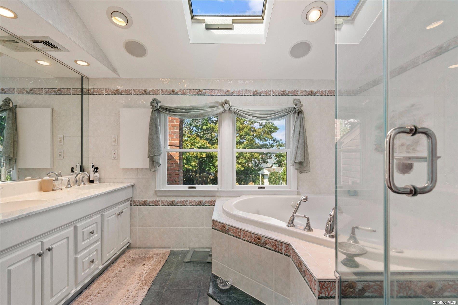 182 Connetquot Road Property Photo 18