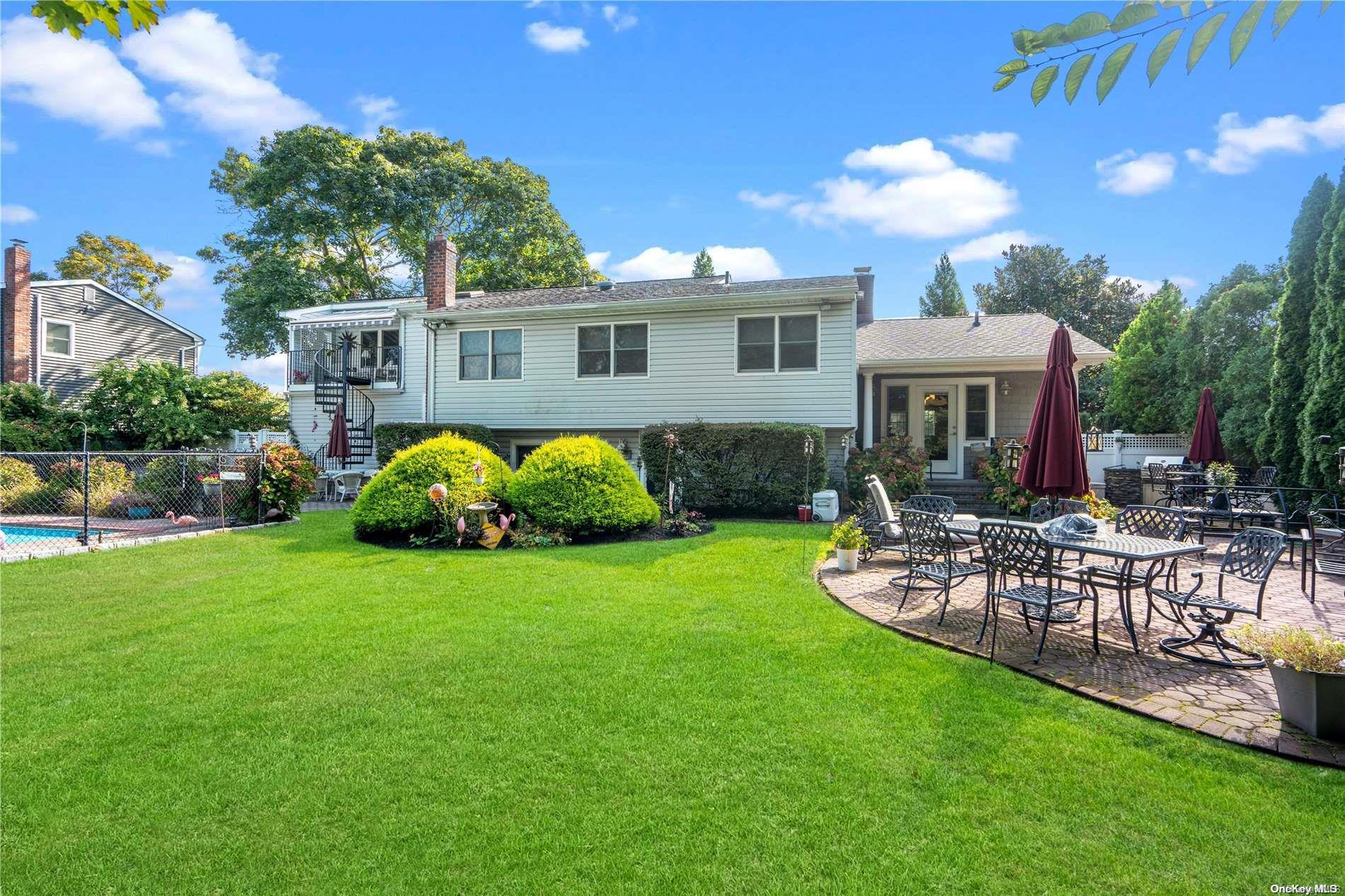 182 Connetquot Road Property Photo 34