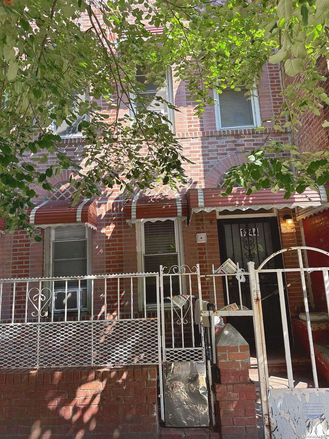 1244 Stratford Avenue Property Photo 2