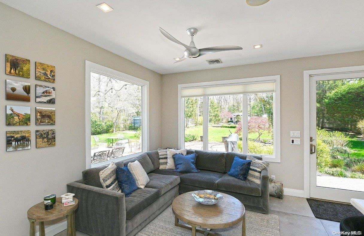 1083 Westminster Avenue Property Photo 11
