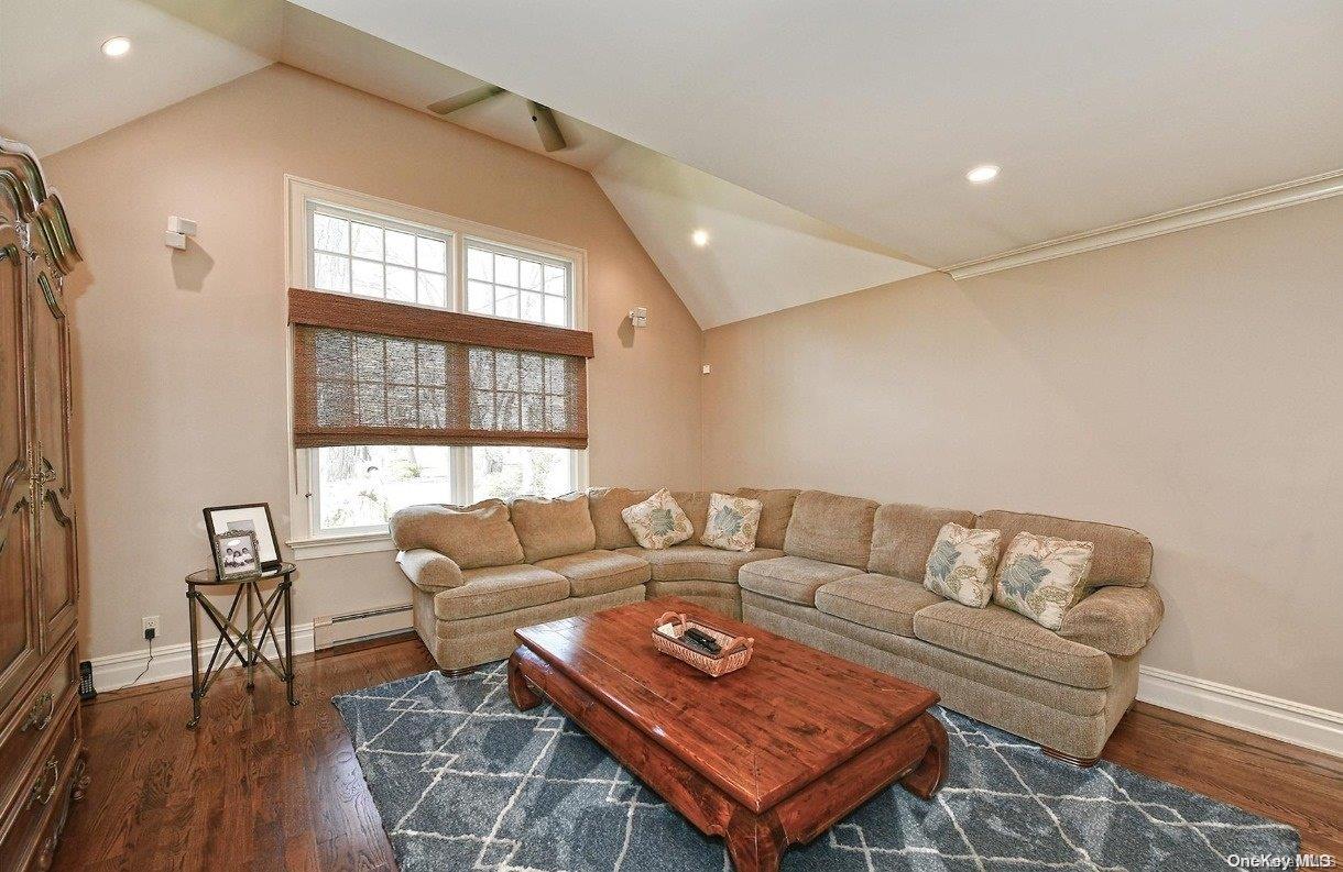 1083 Westminster Avenue Property Photo 14