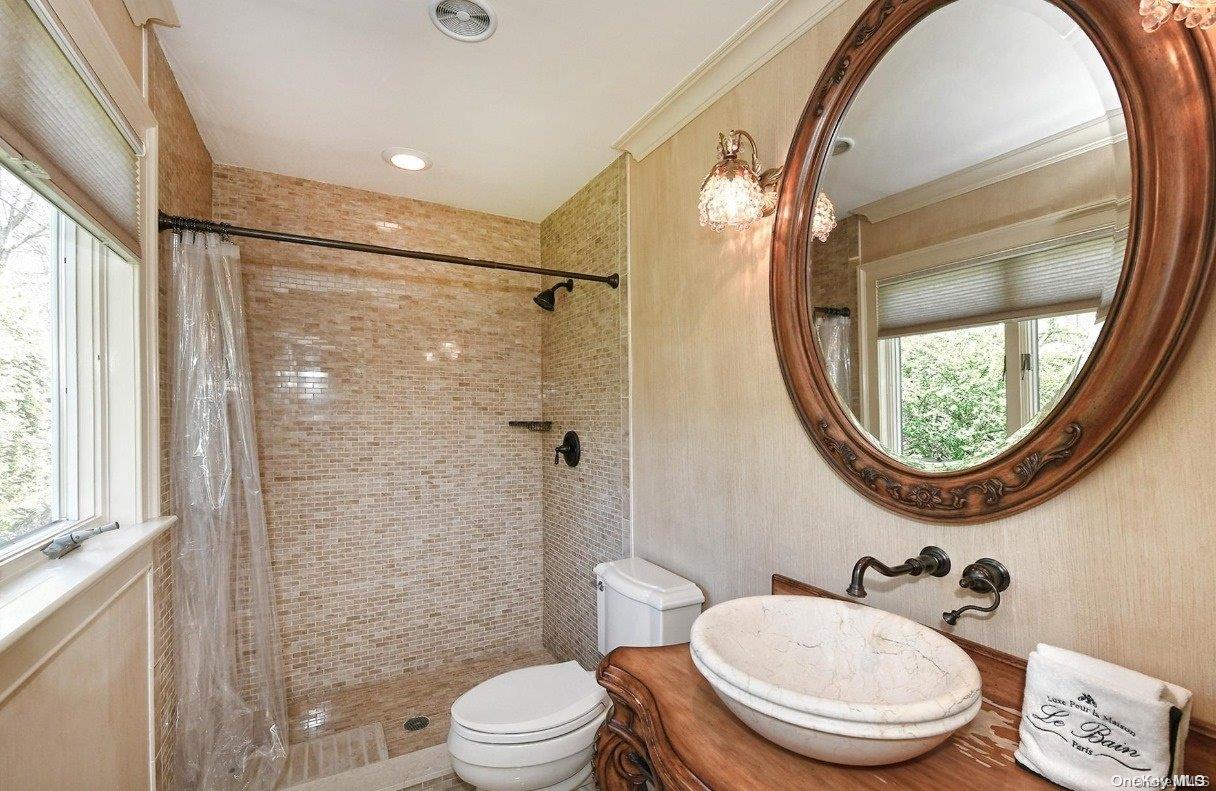 1083 Westminster Avenue Property Photo 16