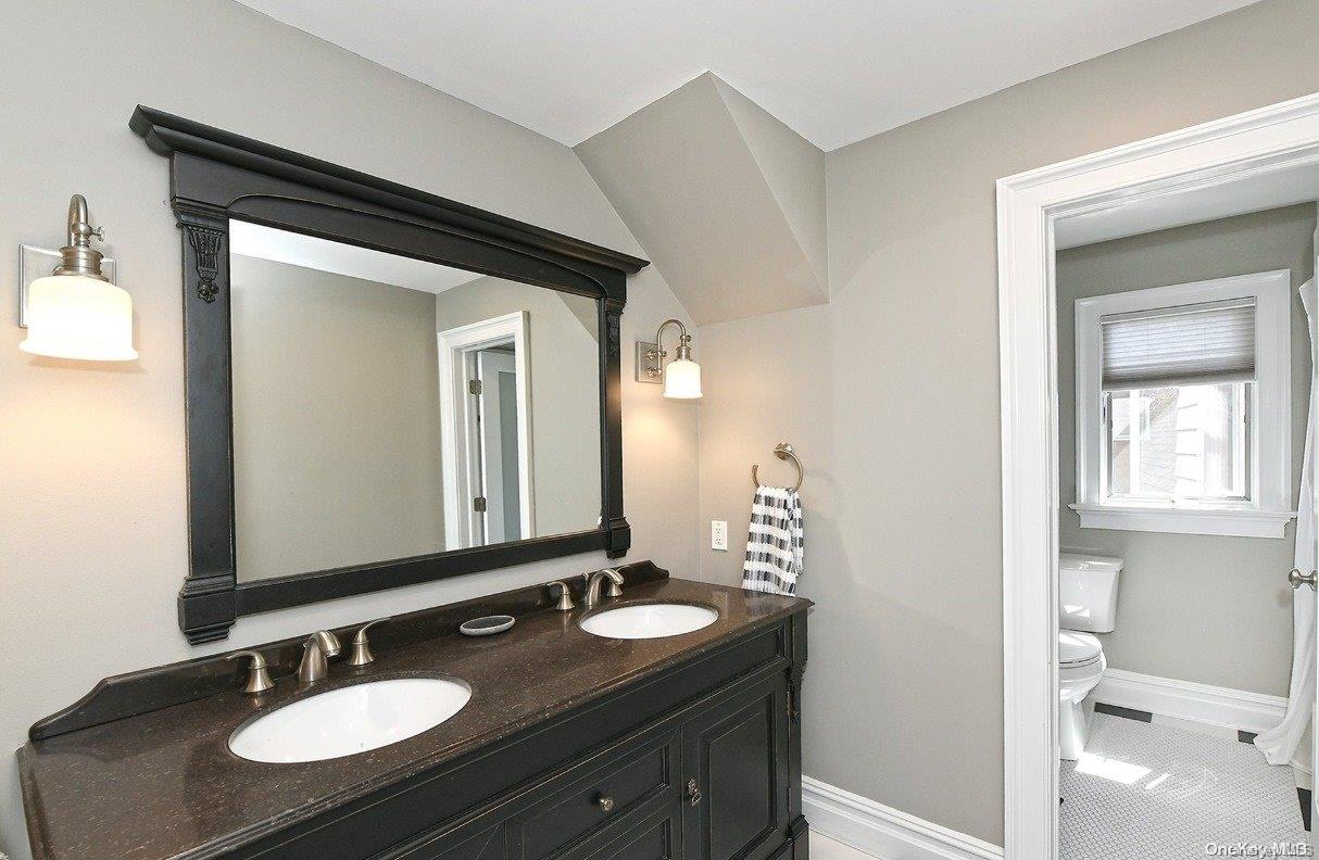 1083 Westminster Avenue Property Photo 25