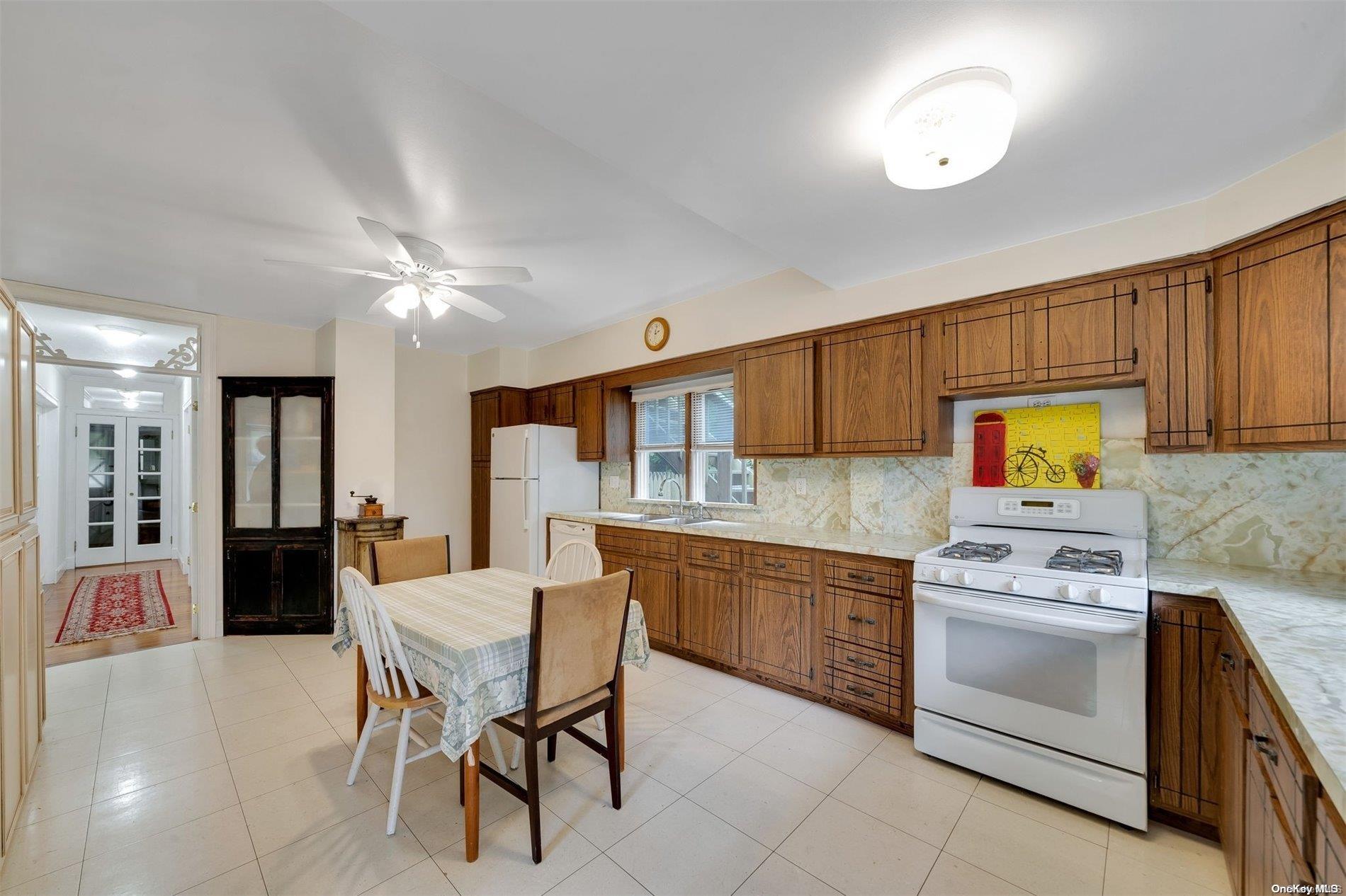 57 Seatuck Avenue Property Photo 7