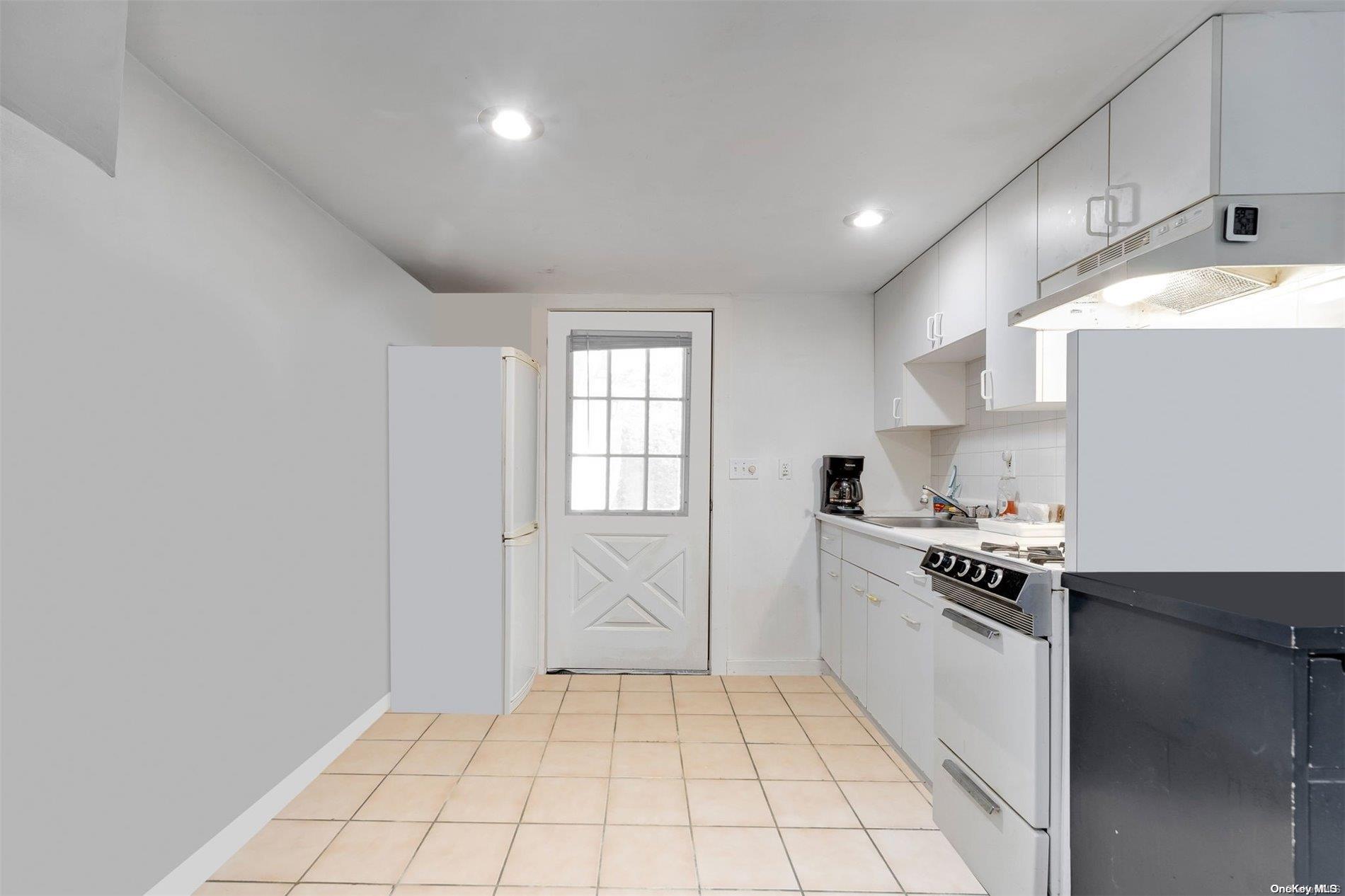 57 Seatuck Avenue Property Photo 15