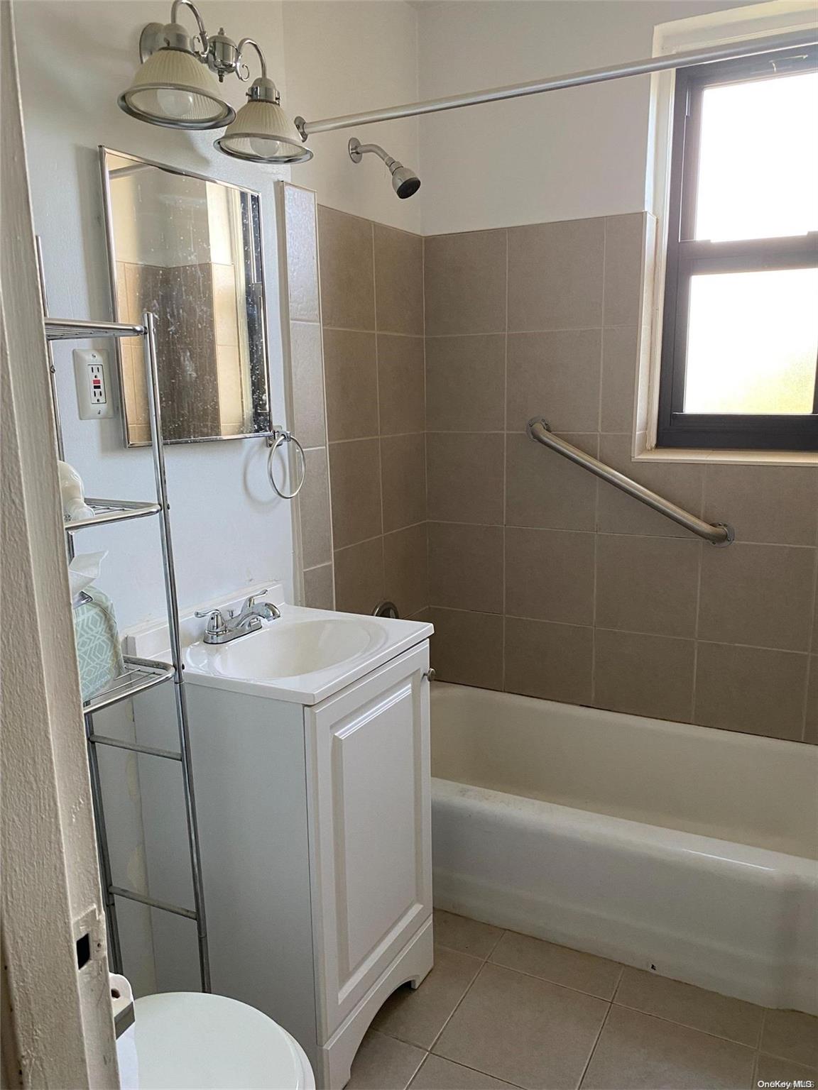 20910 41 Avenue 6r Property Photo 8