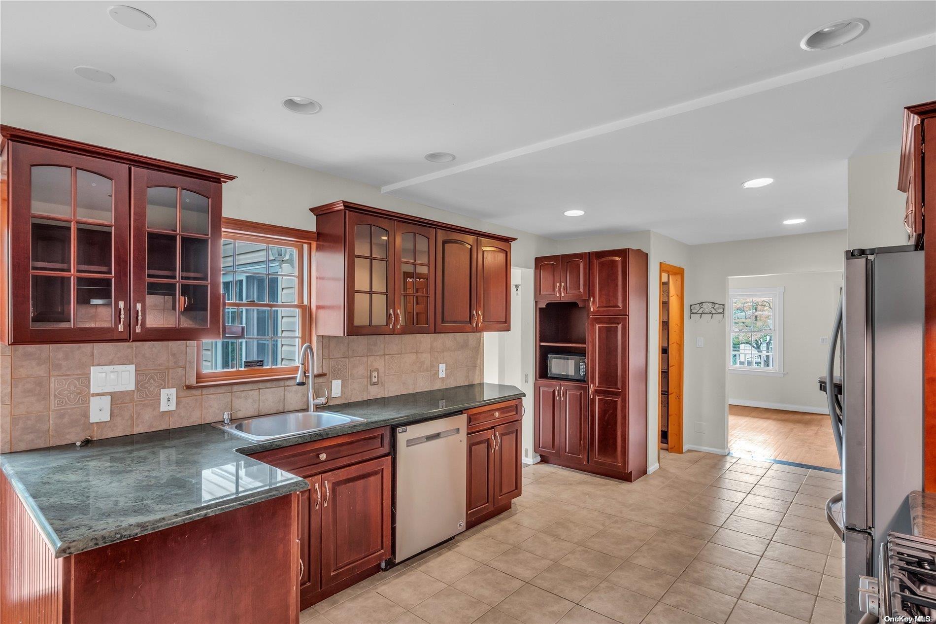 35 Henderson Avenue Property Photo 11
