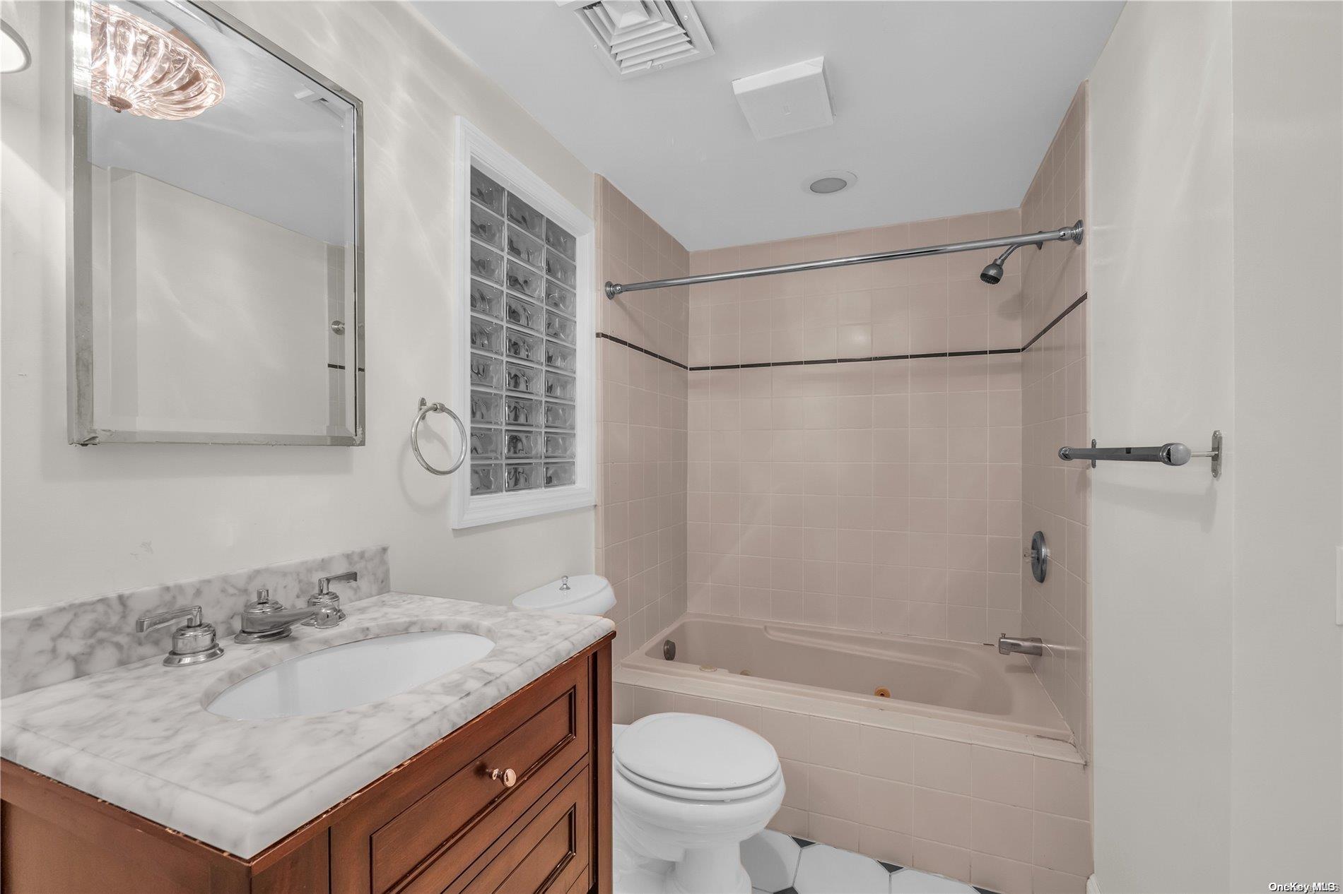35 Henderson Avenue Property Photo 33