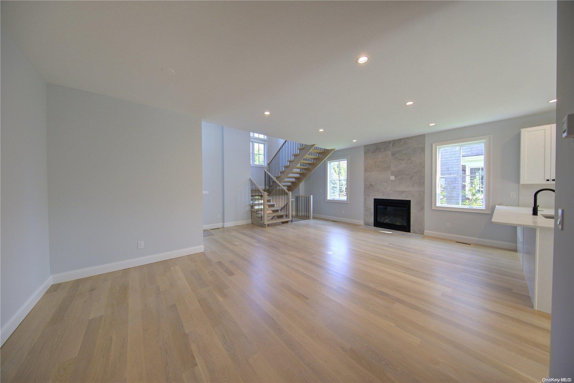 6 Crystal Mews Lane Property Photo 3