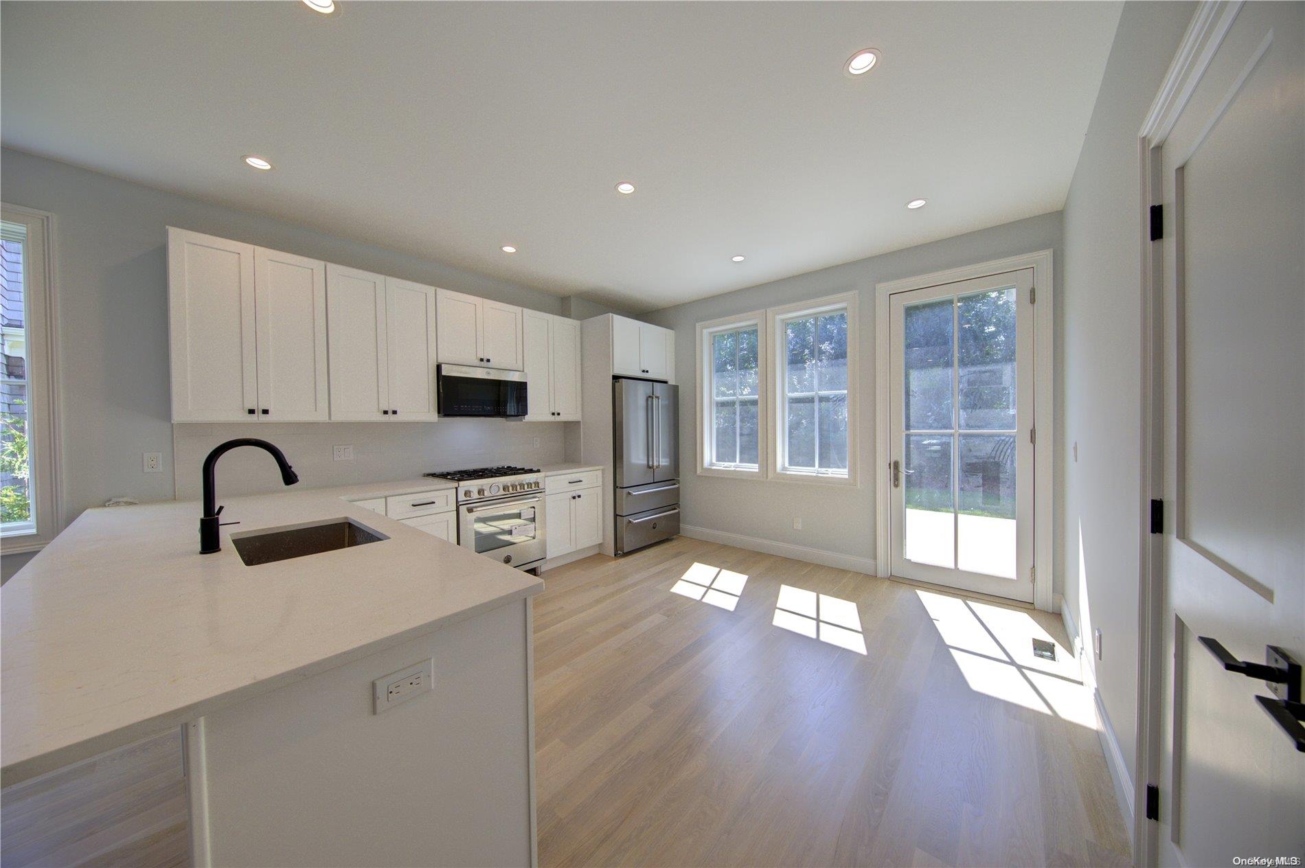 6 Crystal Mews Lane Property Photo 7