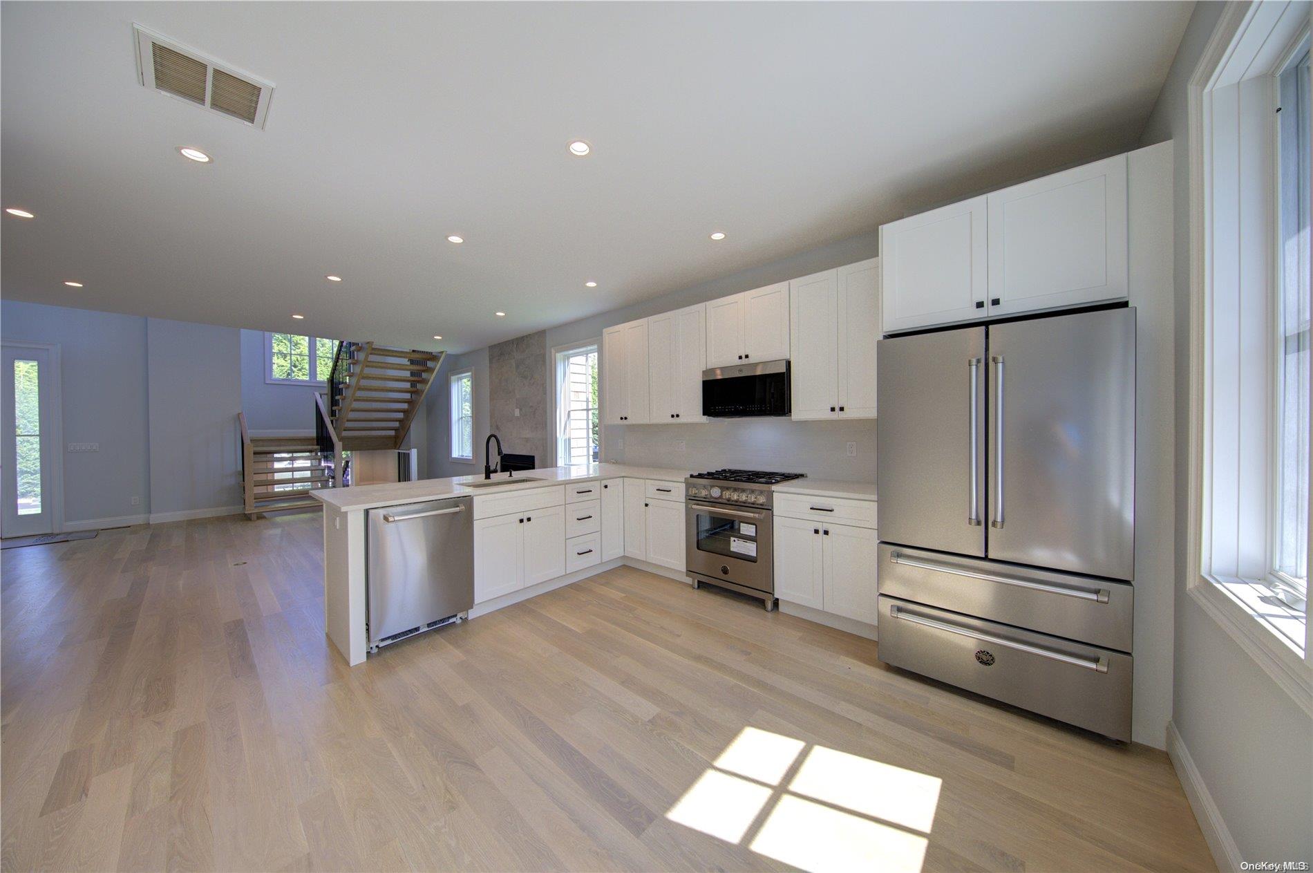 6 Crystal Mews Lane Property Photo 8