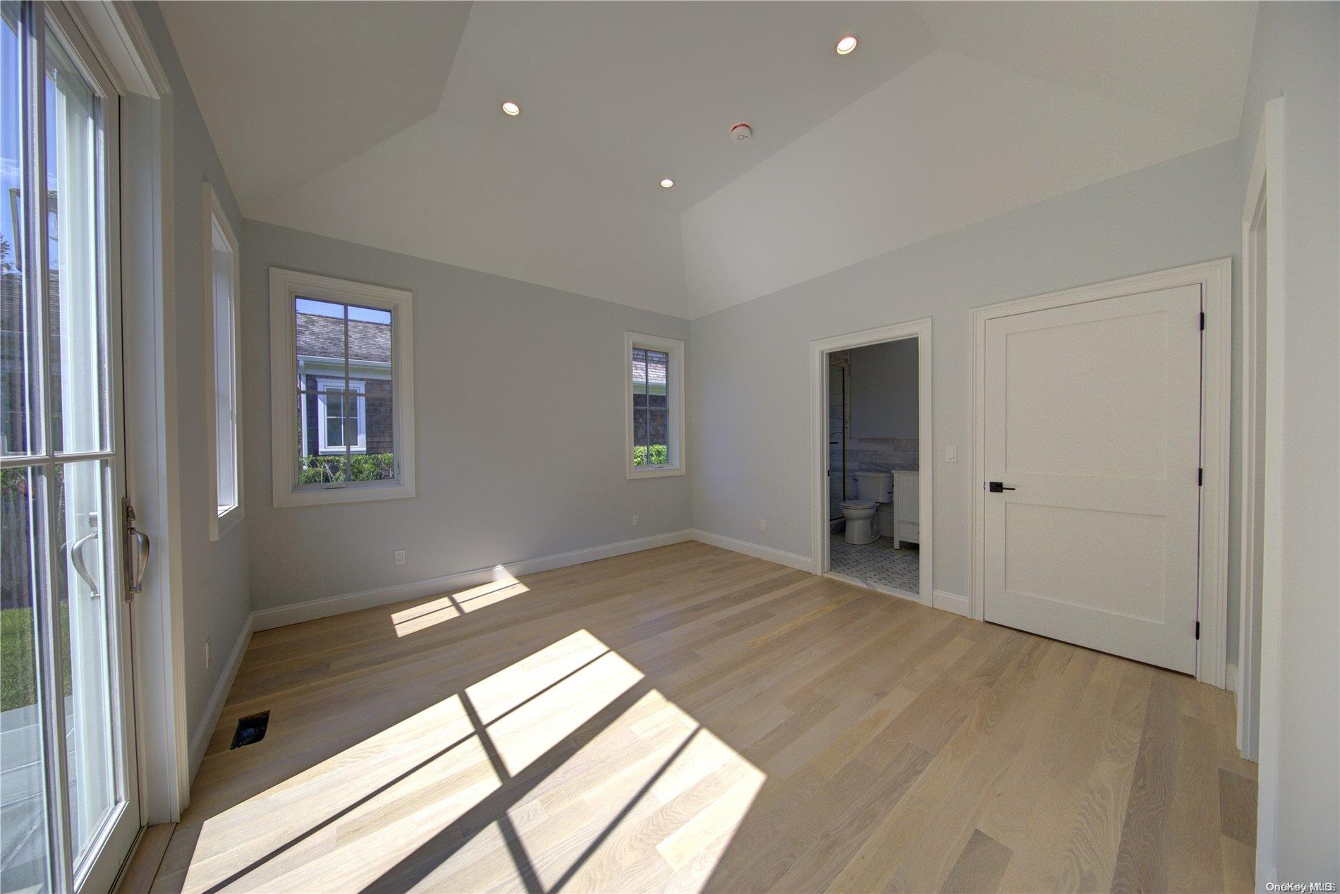 6 Crystal Mews Lane Property Photo 10