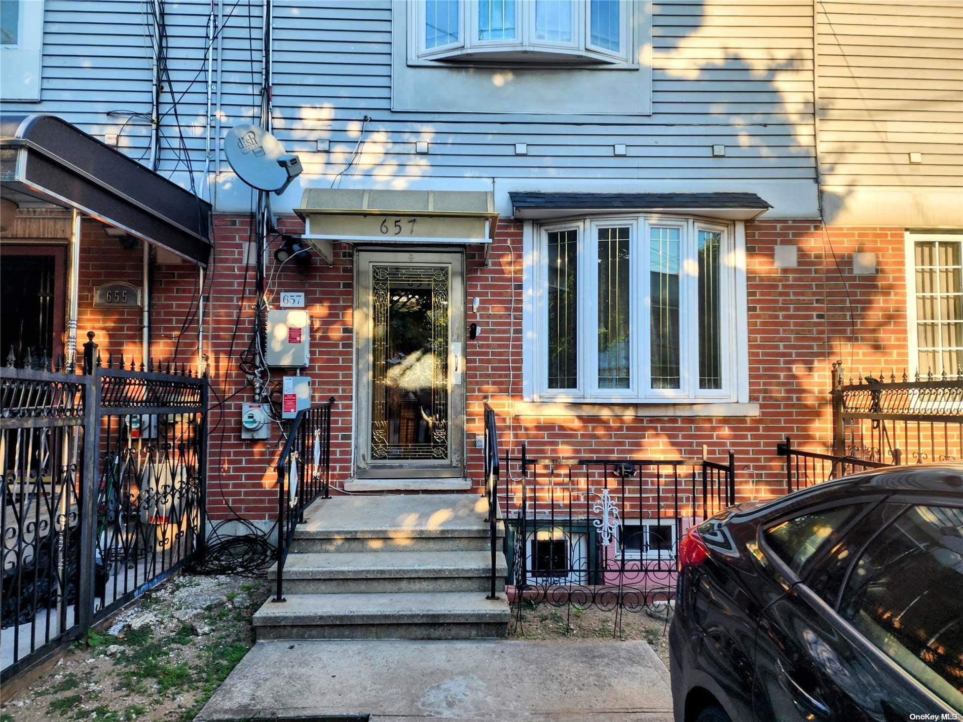 657 Snediker Ave Avenue Property Photo