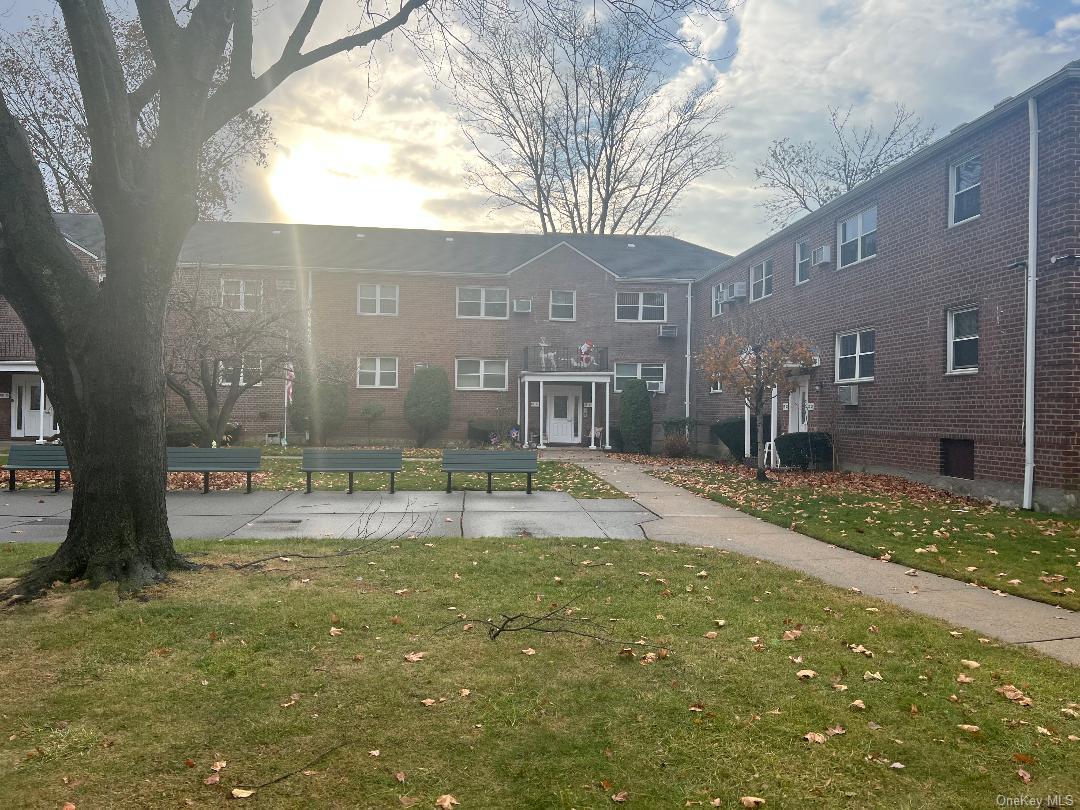 88-10 155 Avenue 2r Property Photo 3