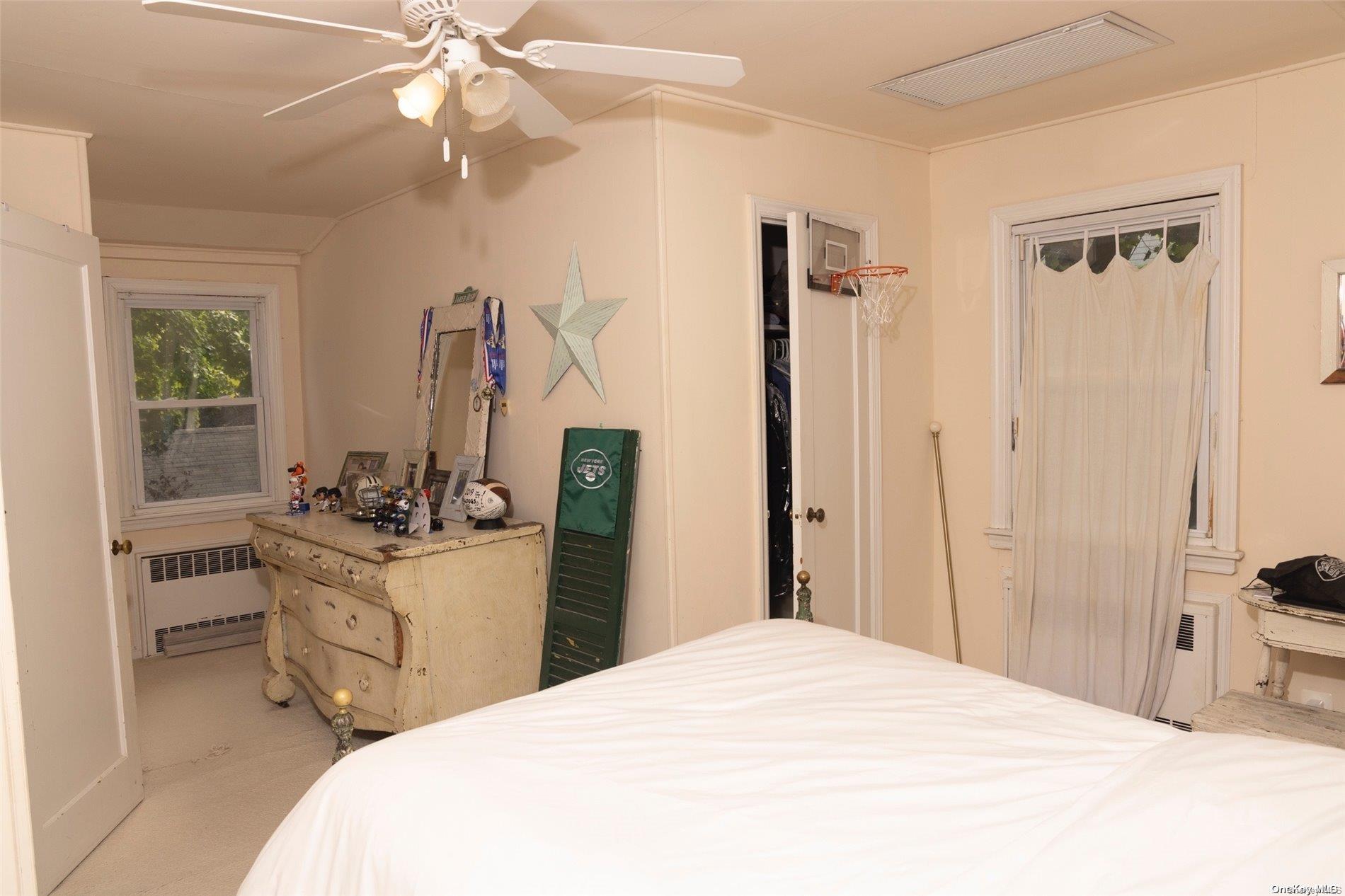 999 Singleton Avenue Property Photo 7