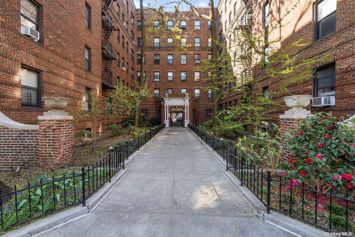83-10 35 Avenue 5L Property Photo 1