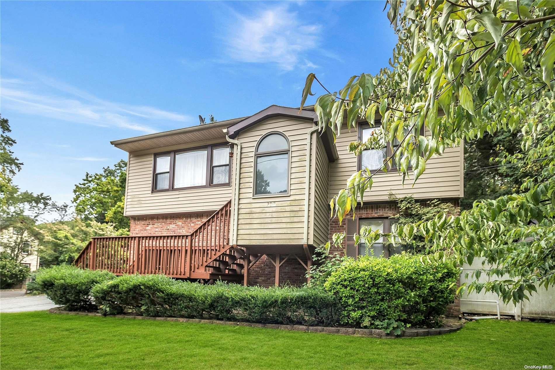 208 Woodbury Road Property Photo 1