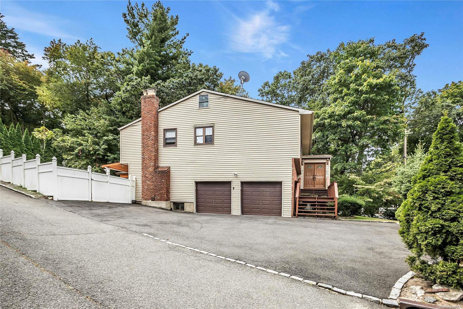 208 Woodbury Road Property Photo 2