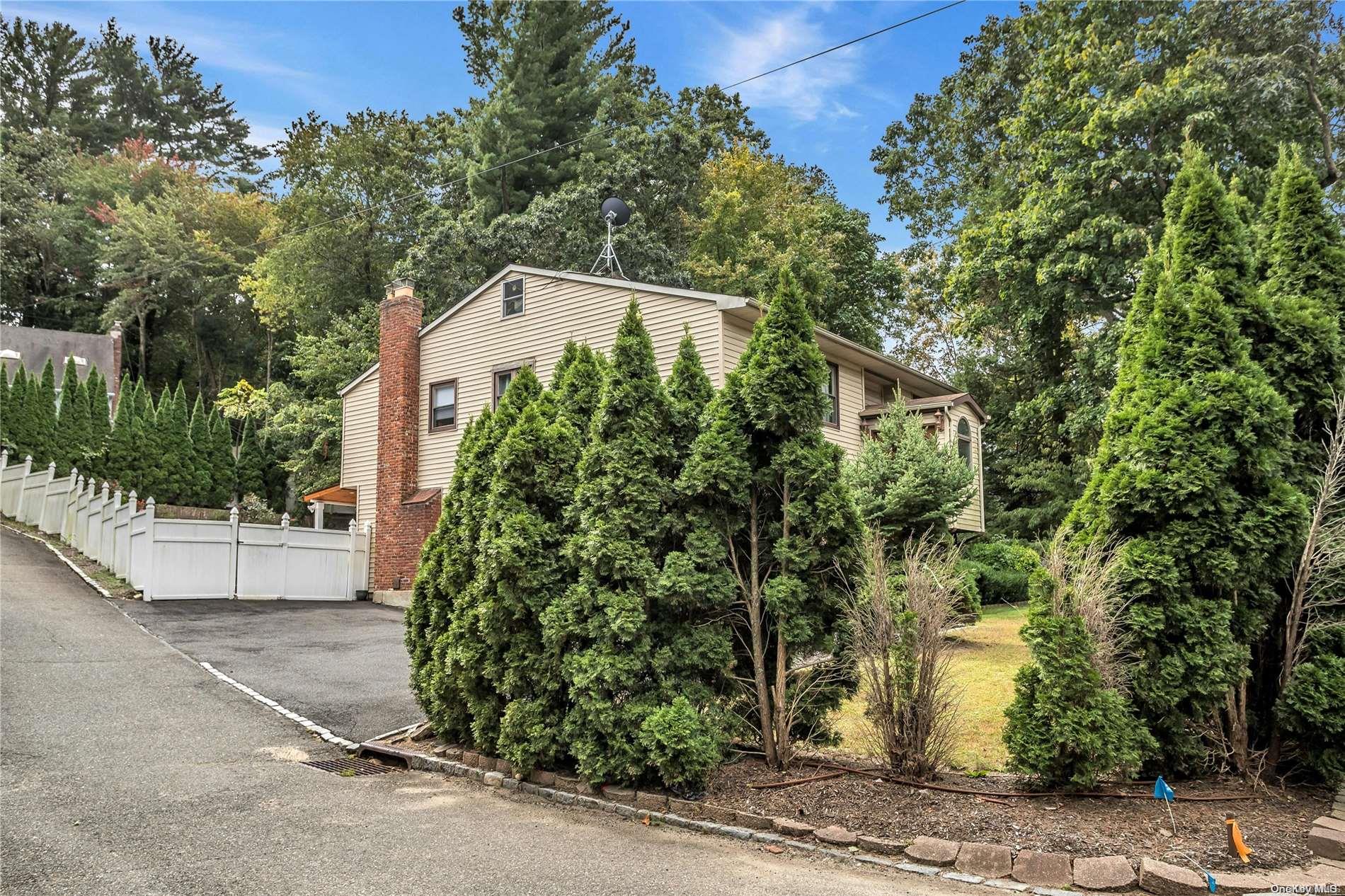 208 Woodbury Road Property Photo 4