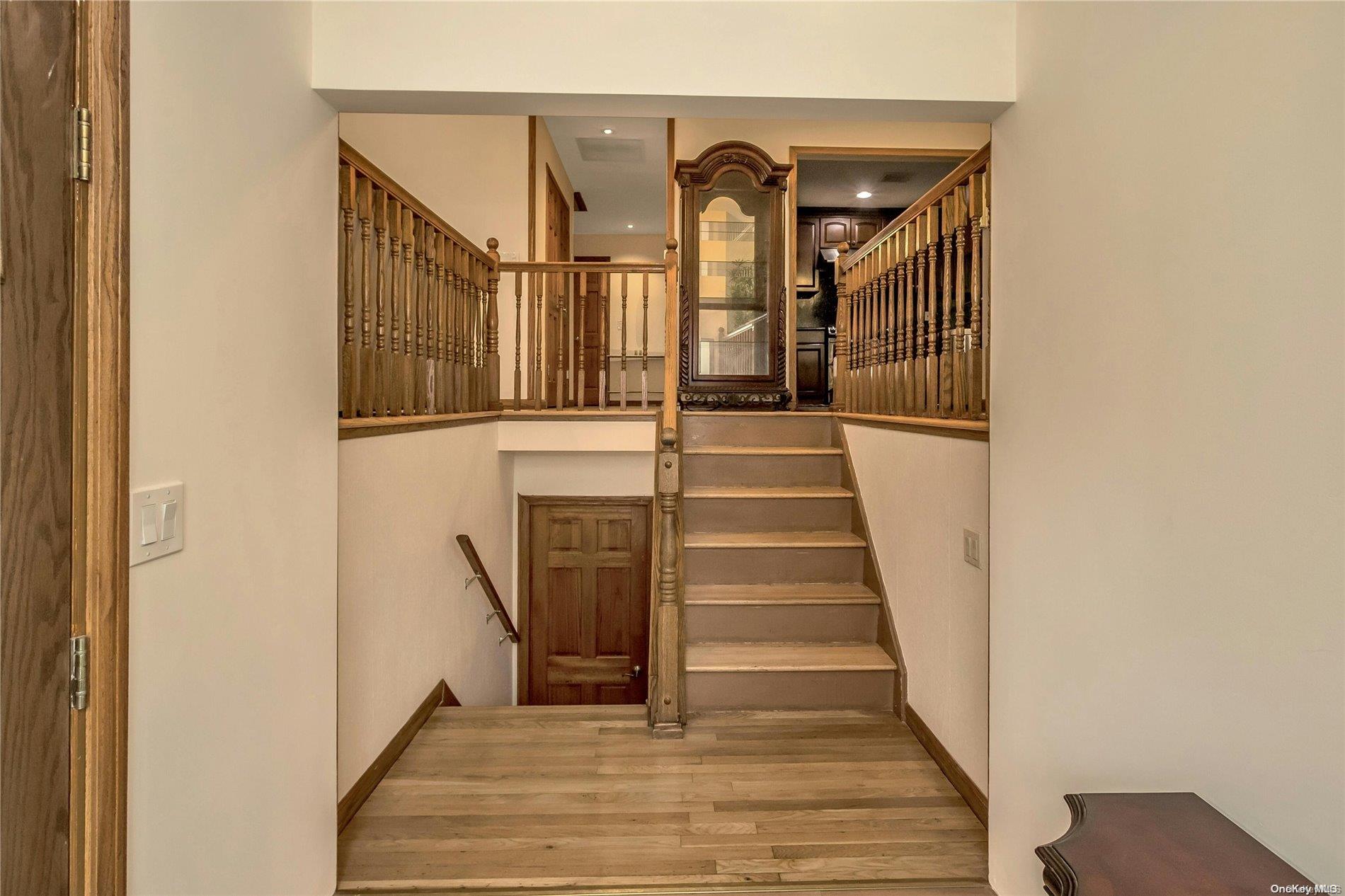 208 Woodbury Road Property Photo 5