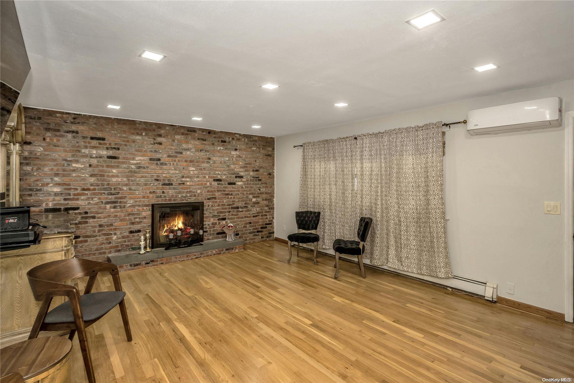 208 Woodbury Road Property Photo 10