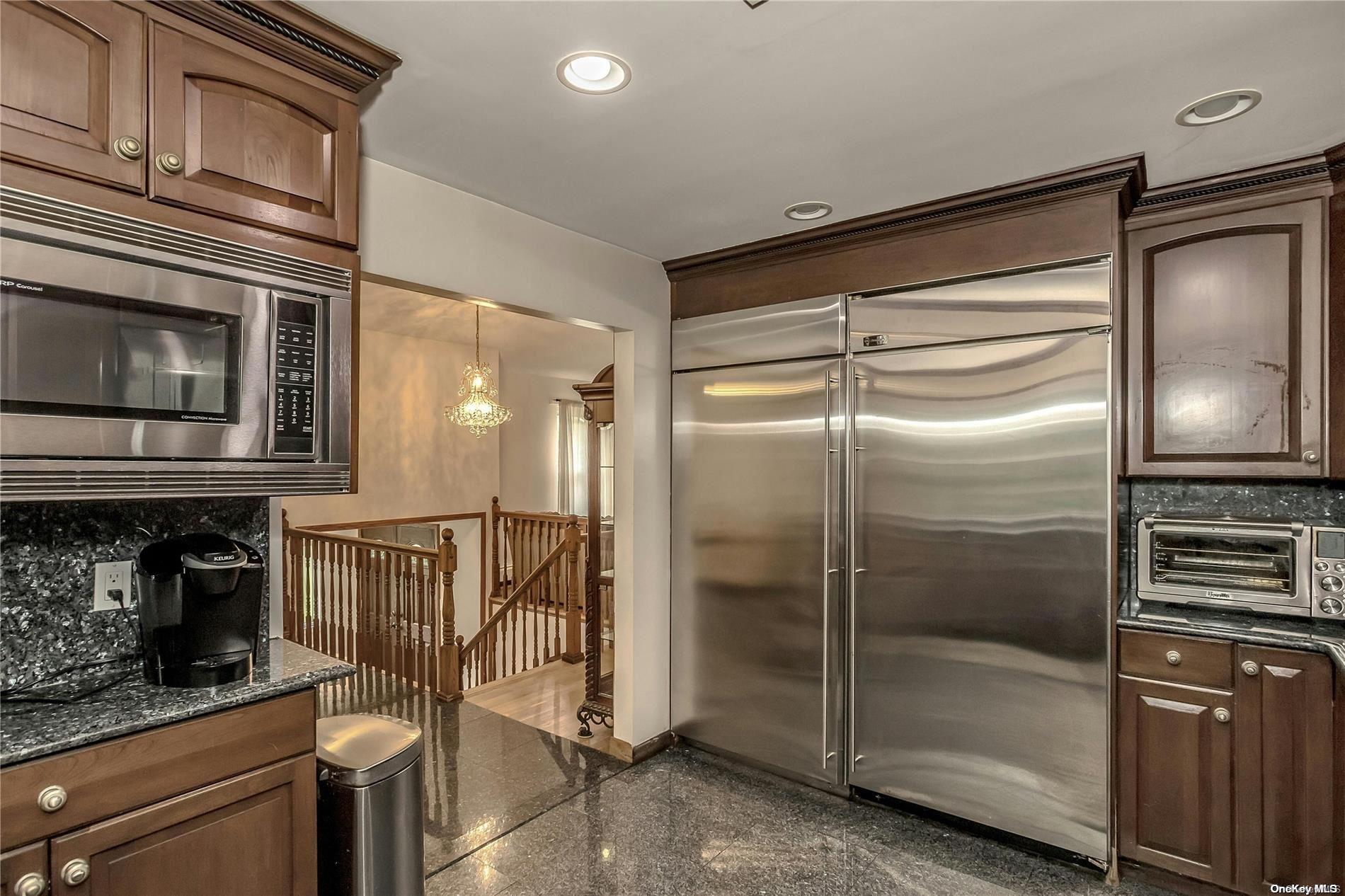 208 Woodbury Road Property Photo 12