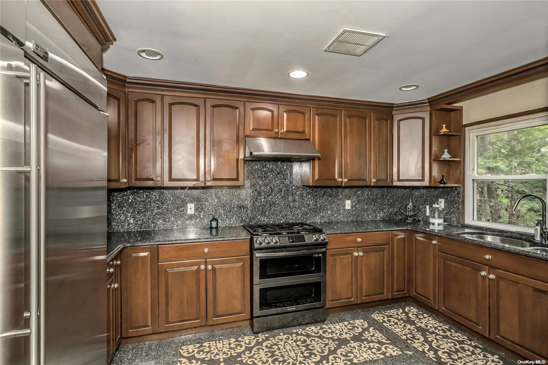 208 Woodbury Road Property Photo 13
