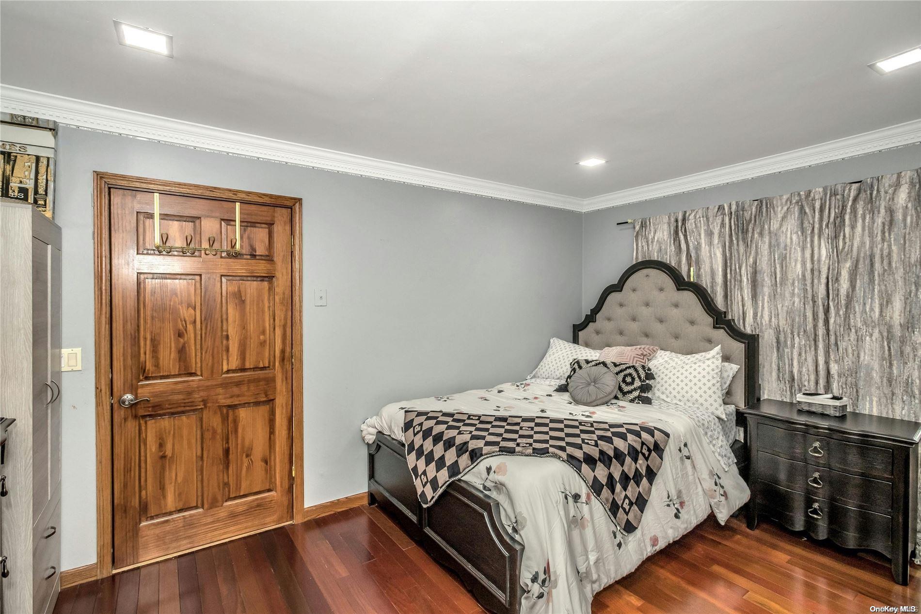 208 Woodbury Road Property Photo 14