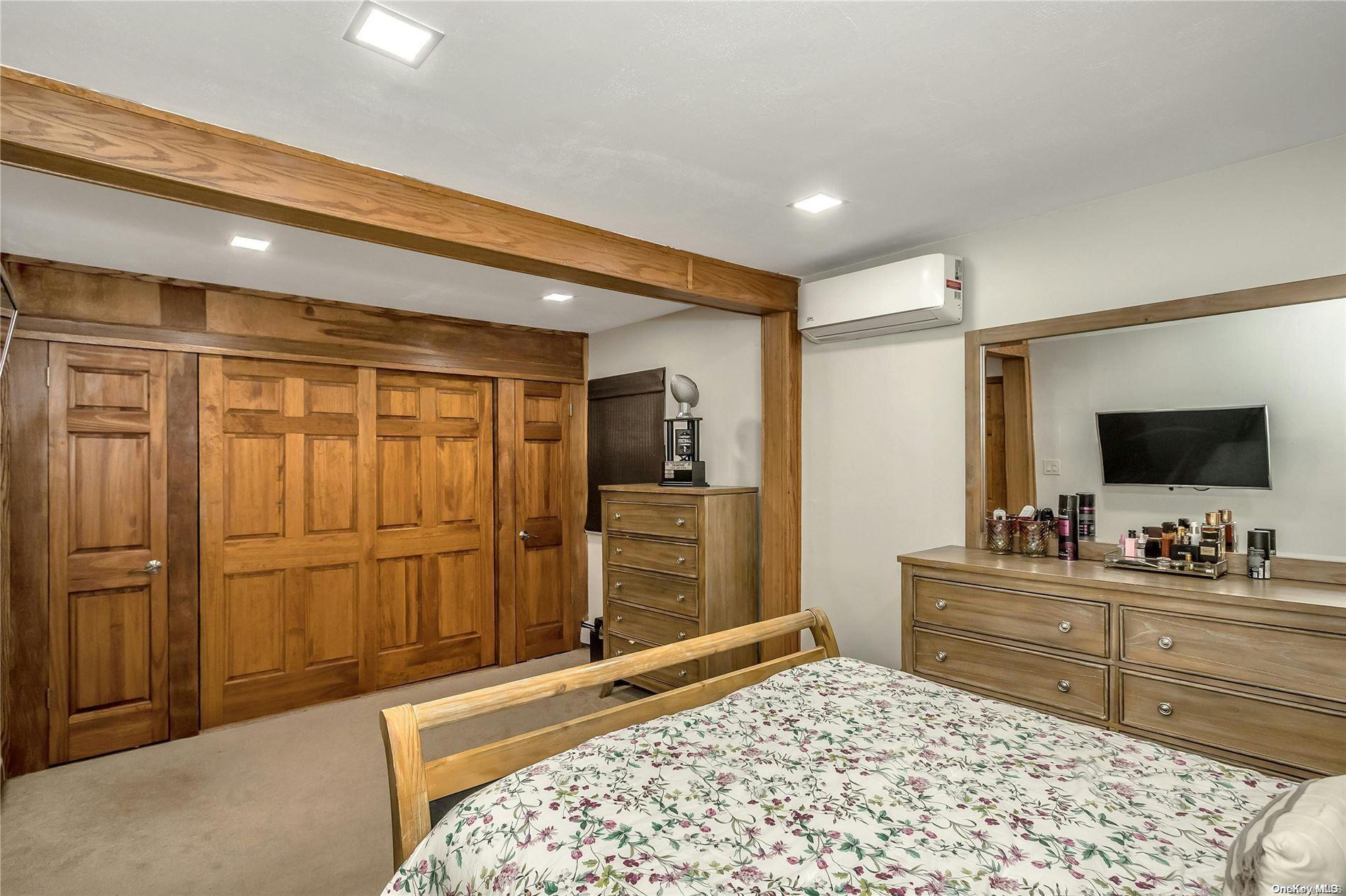 208 Woodbury Road Property Photo 15