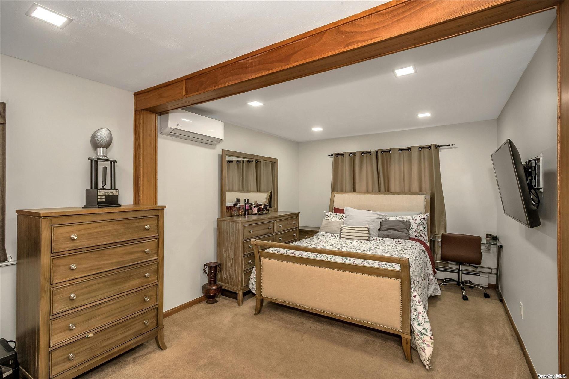 208 Woodbury Road Property Photo 16