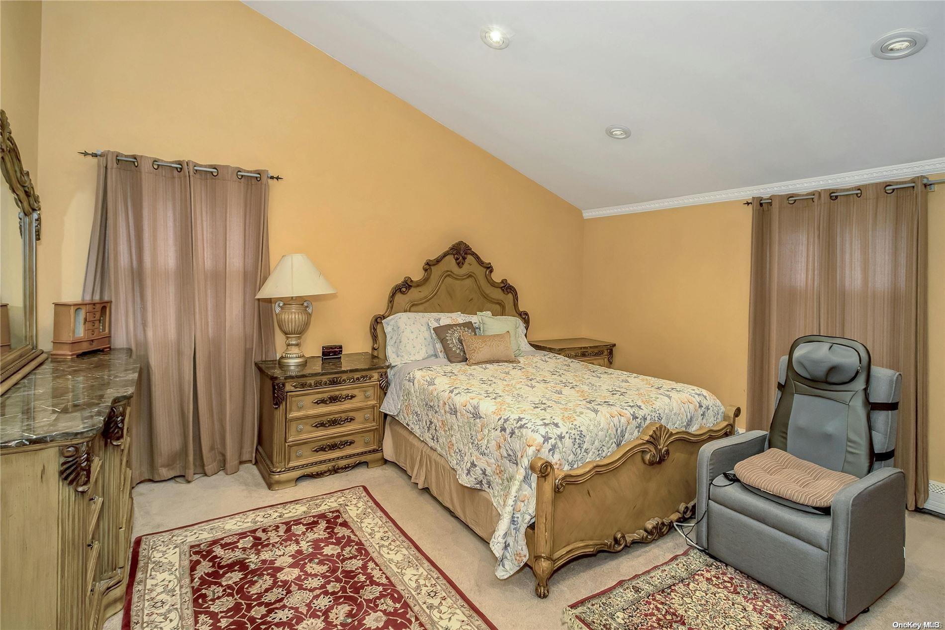 208 Woodbury Road Property Photo 17
