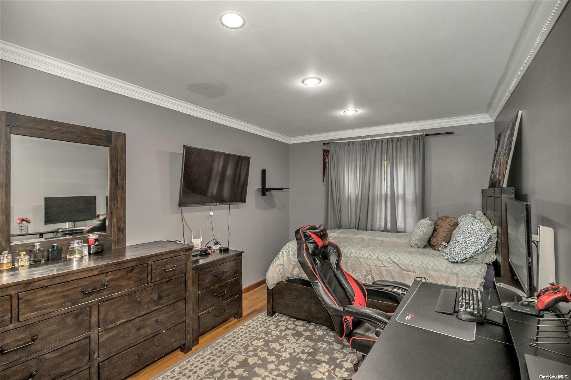 208 Woodbury Road Property Photo 18