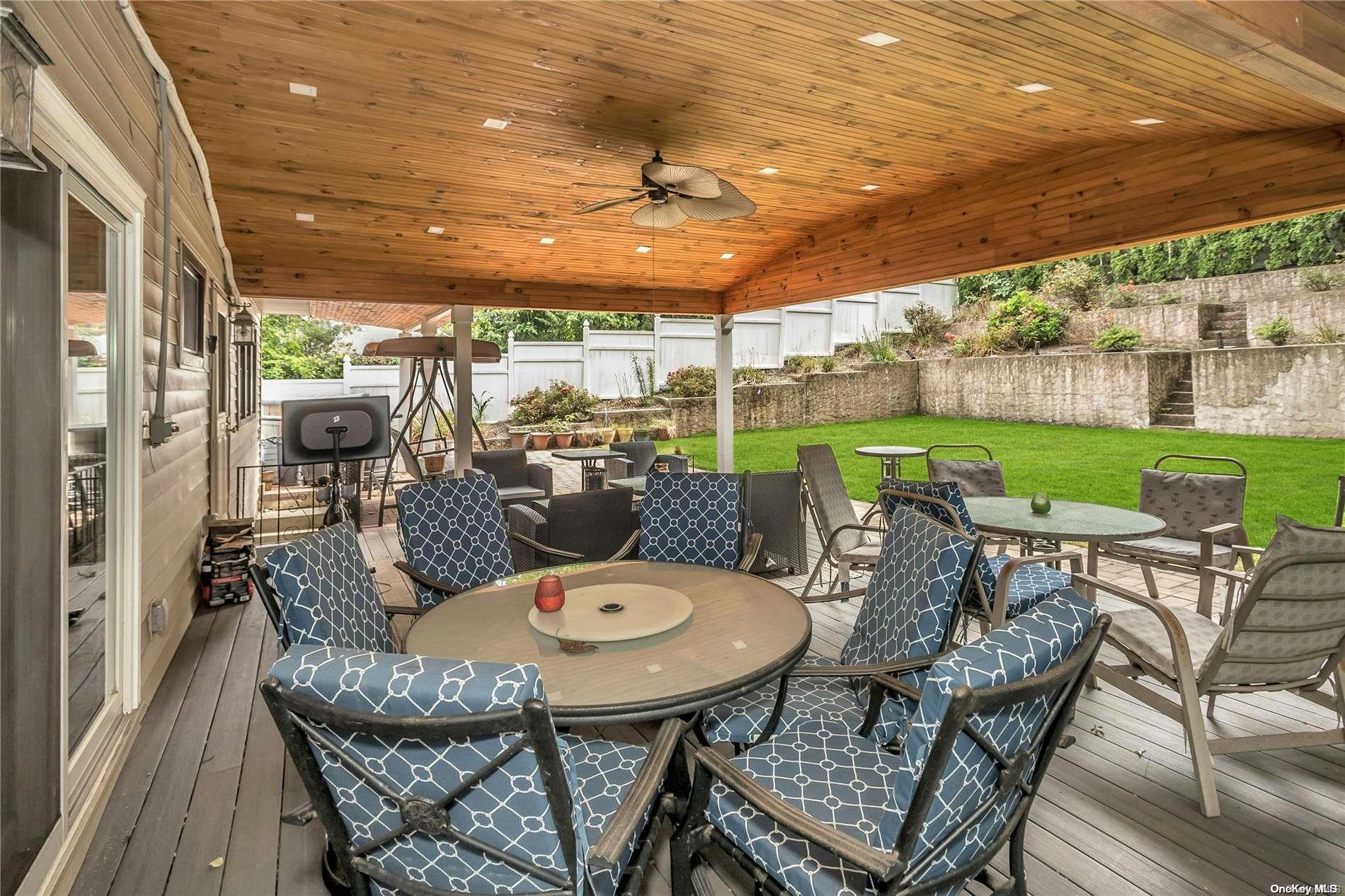208 Woodbury Road Property Photo 25