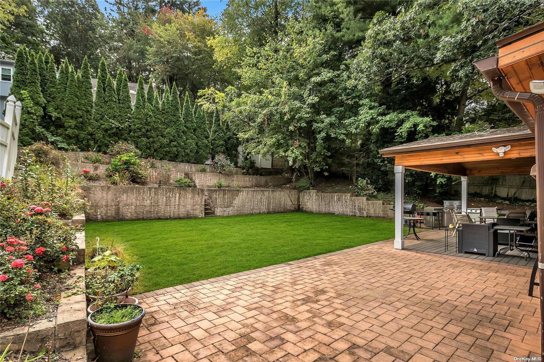 208 Woodbury Road Property Photo 26