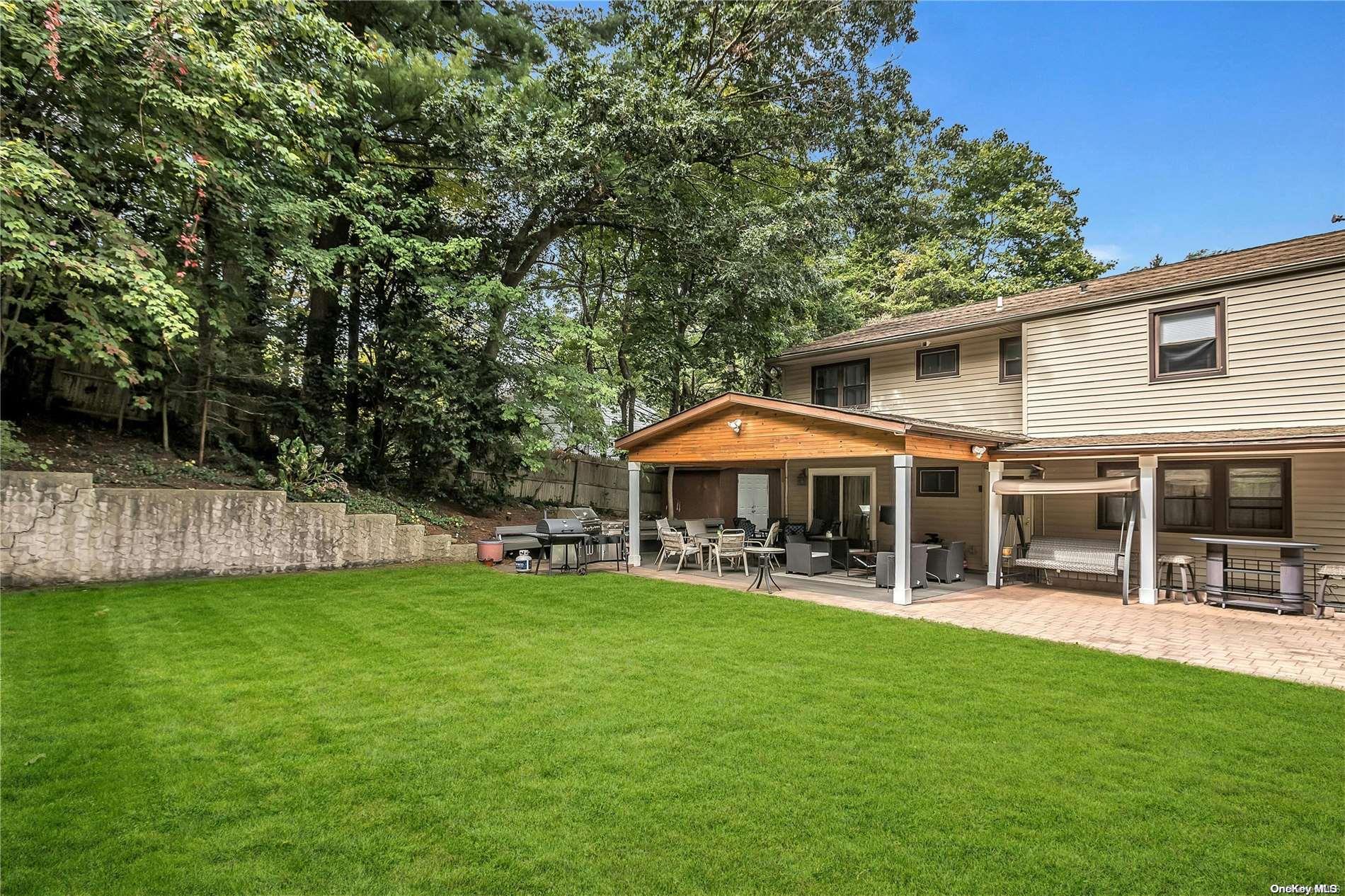208 Woodbury Road Property Photo 28
