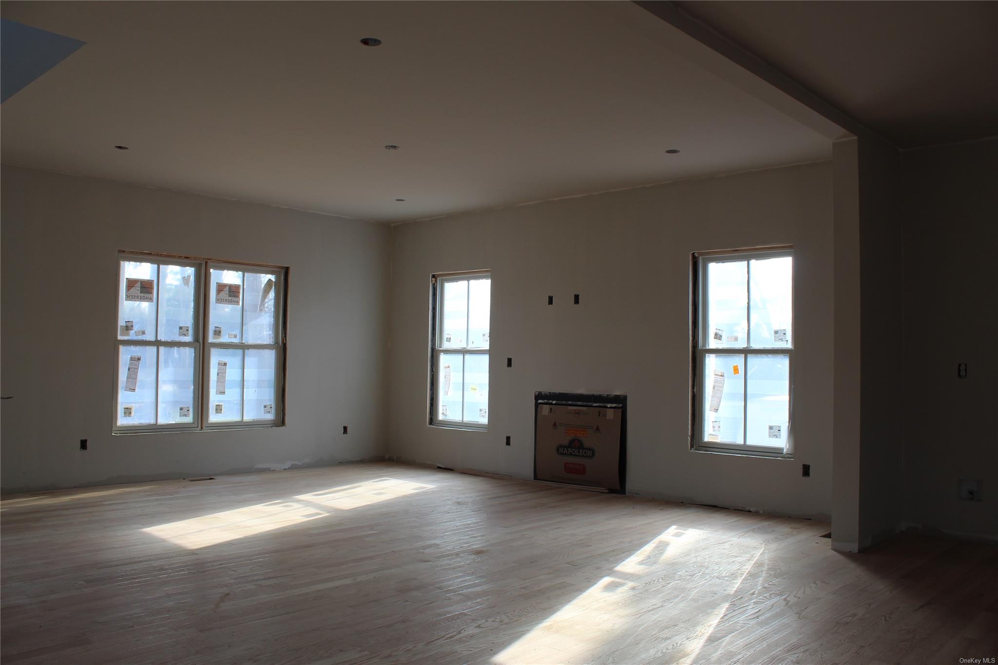 46 W Newins St. Property Photo 3