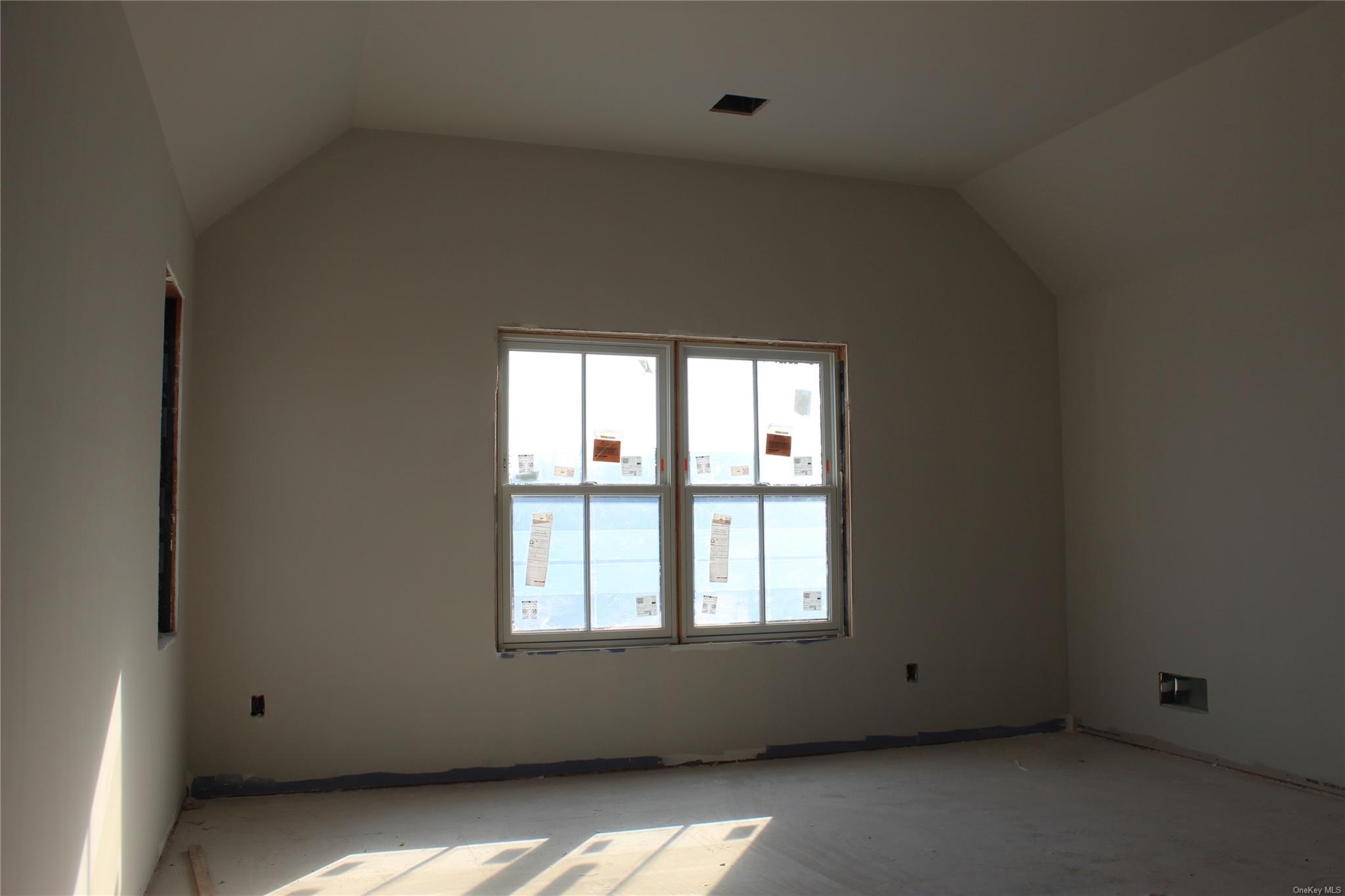 46 W Newins St. Property Photo 8