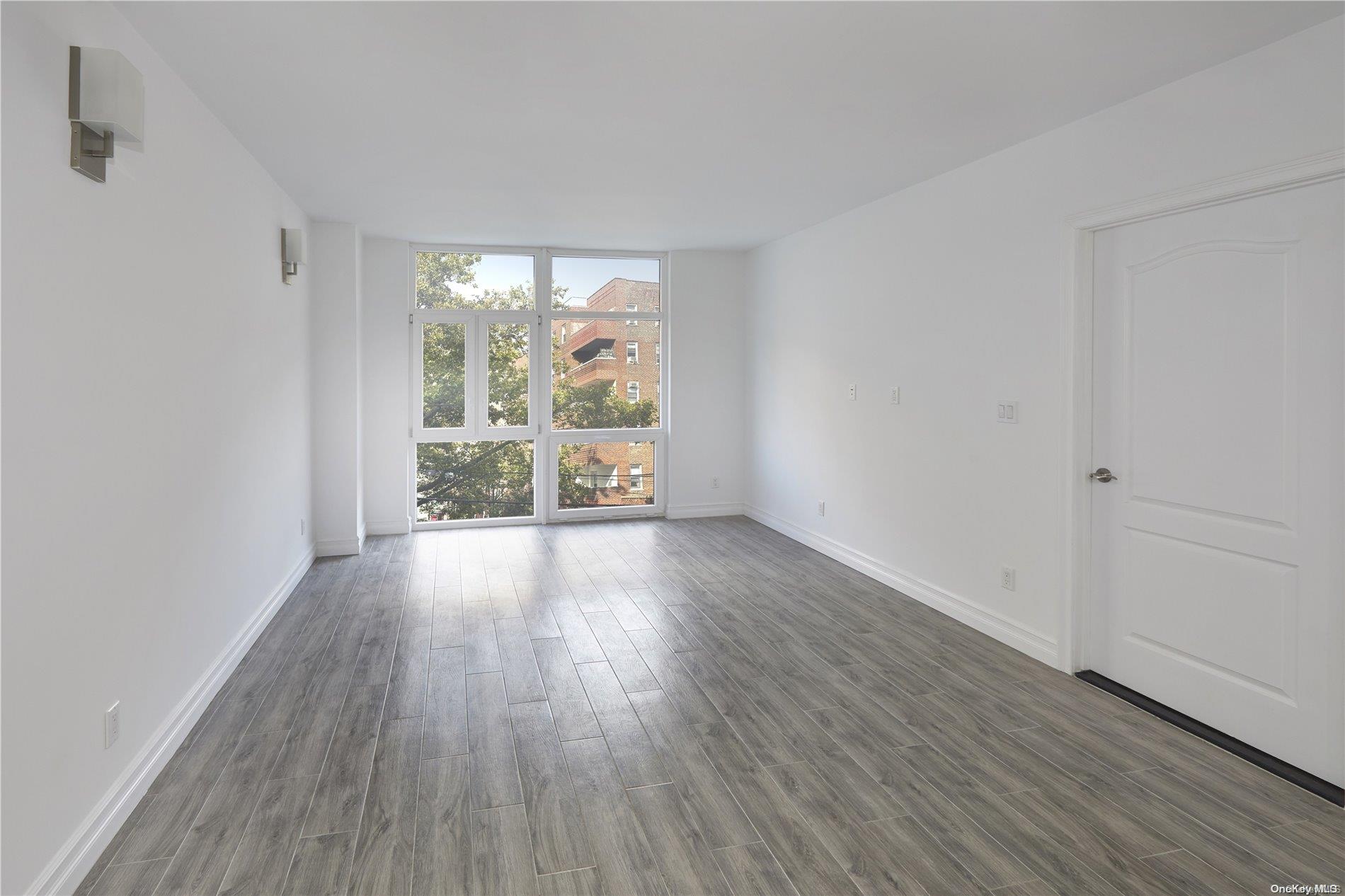 65-18 Austin Street 2e Property Photo 2