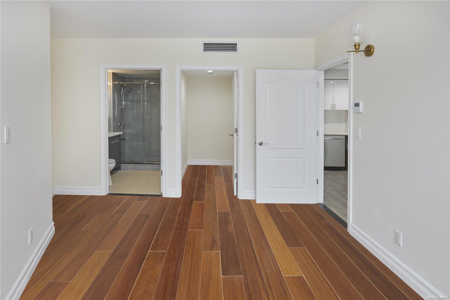 65-18 Austin Street 2e Property Photo 6