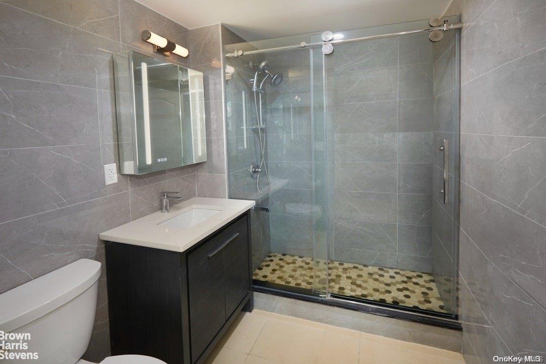 65-18 Austin Street 2e Property Photo 10
