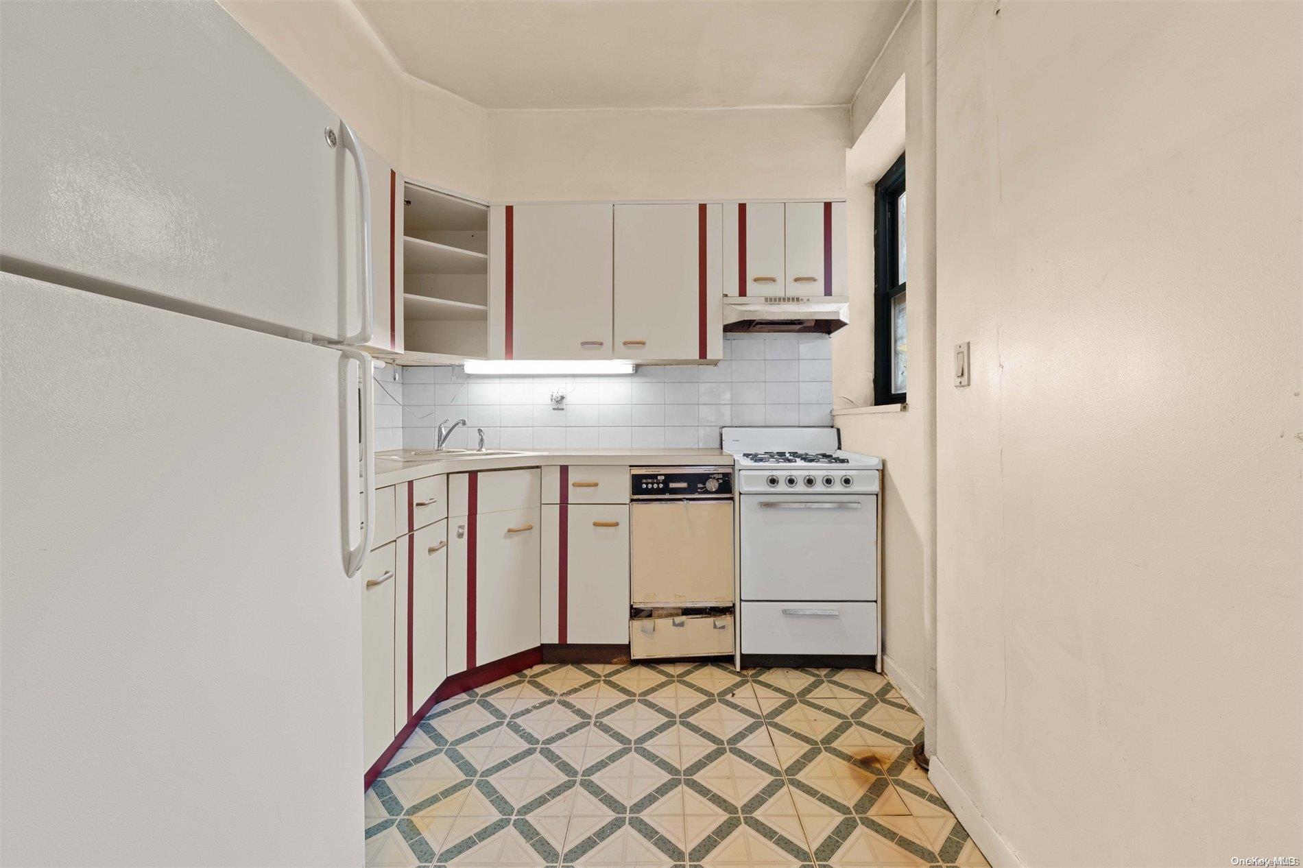 34-40 79th Street 1e Property Photo 8