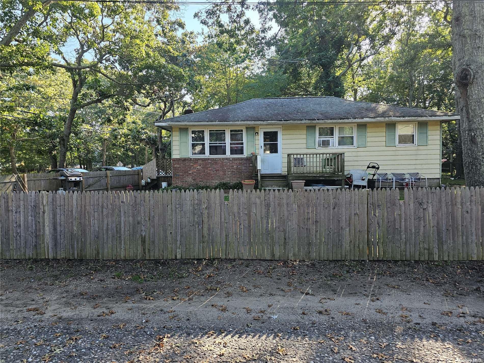 211 Accabonac Road Property Photo 1