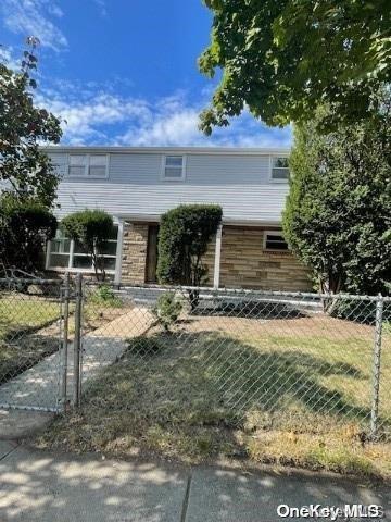 2041 New Hyde Park Road Property Photo 26
