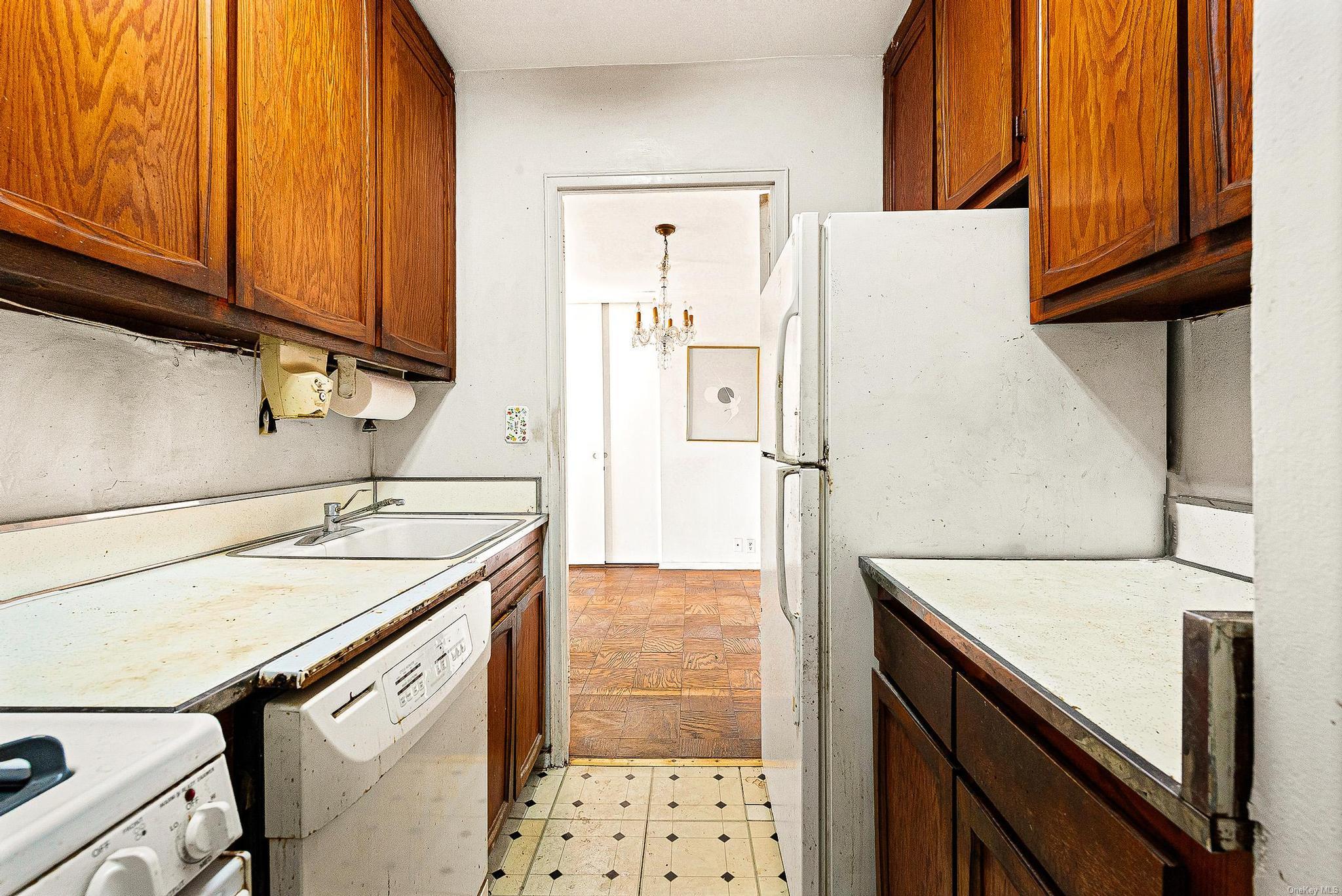 70-25 Yellowstone Boulevard 7s Property Photo 14