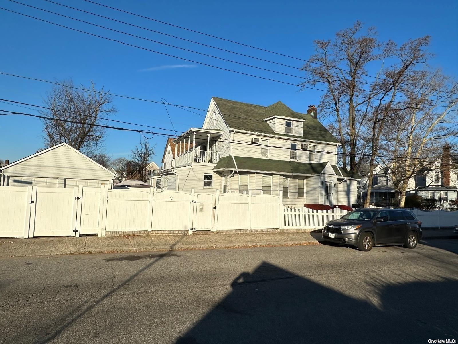 215-16 111th Avenue Property Photo 2