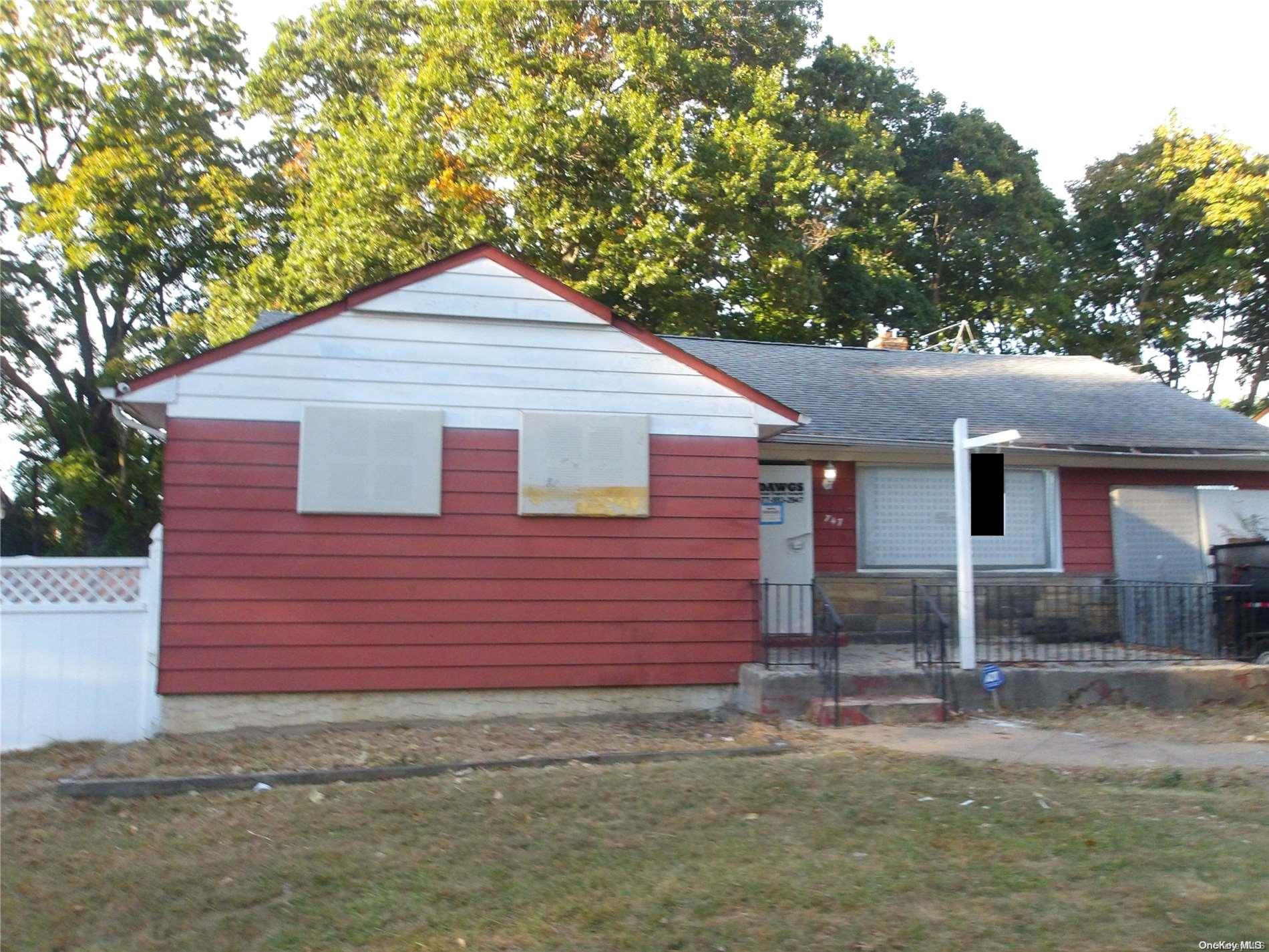 747 Janos Lane Property Photo 1
