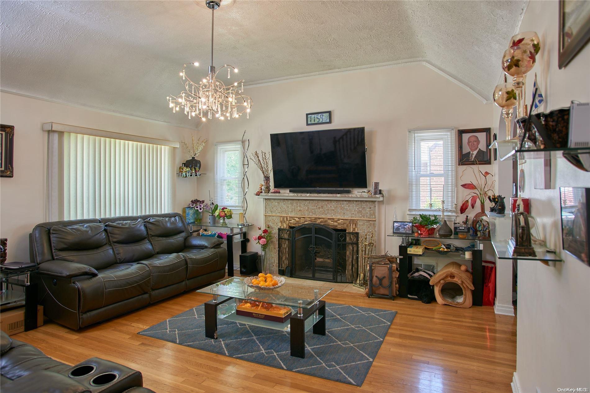 15 Hawthorne Lane Property Photo 11