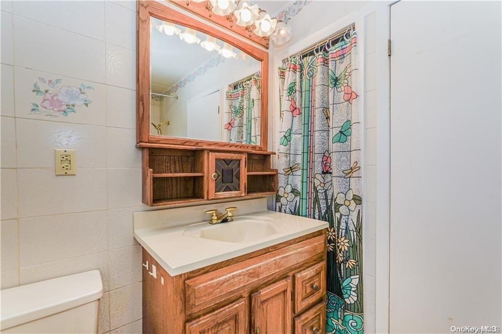 46-18 Hanford Street Property Photo 32