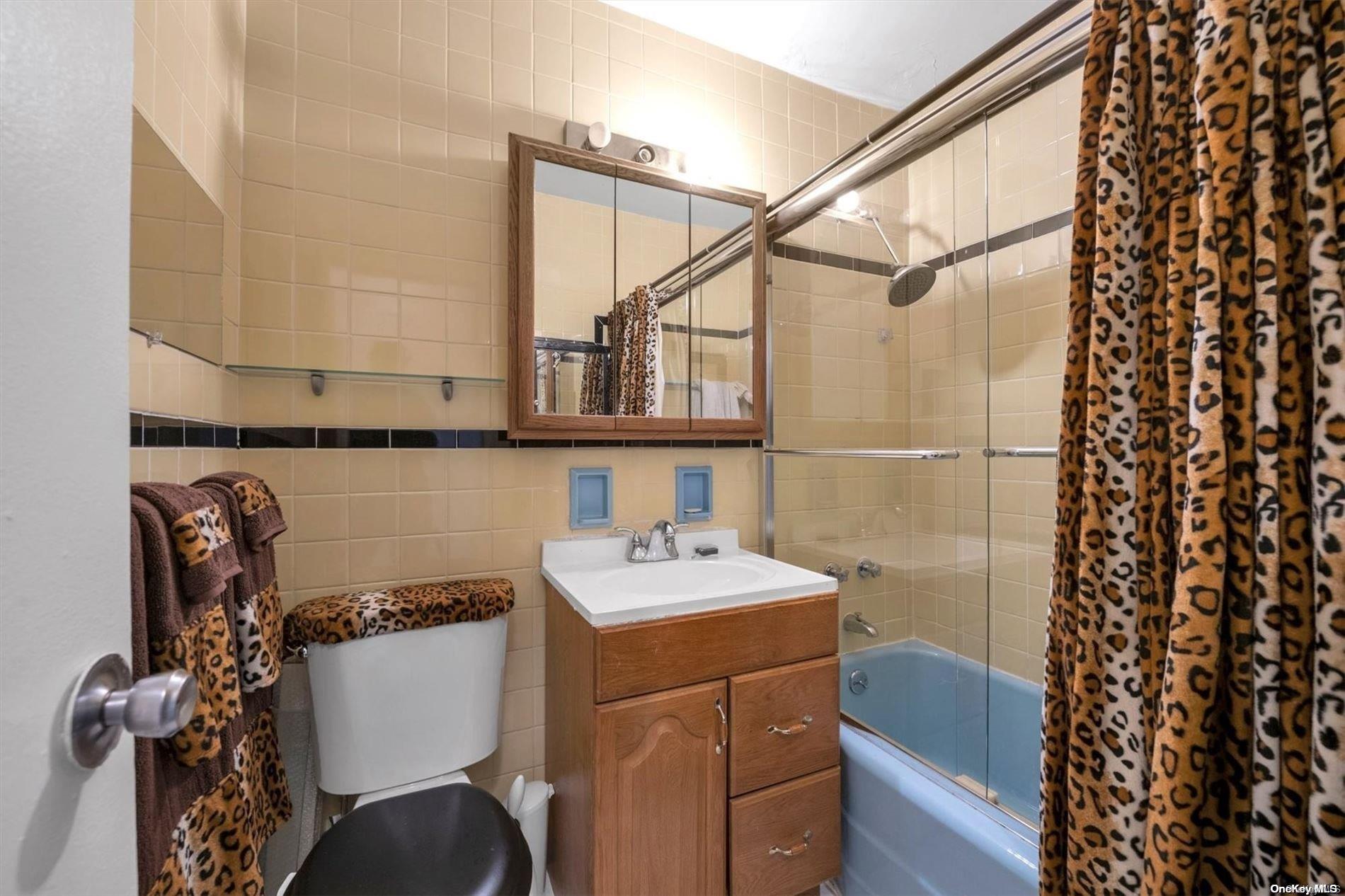 125-10 Queens Blvd 711 Property Photo 9