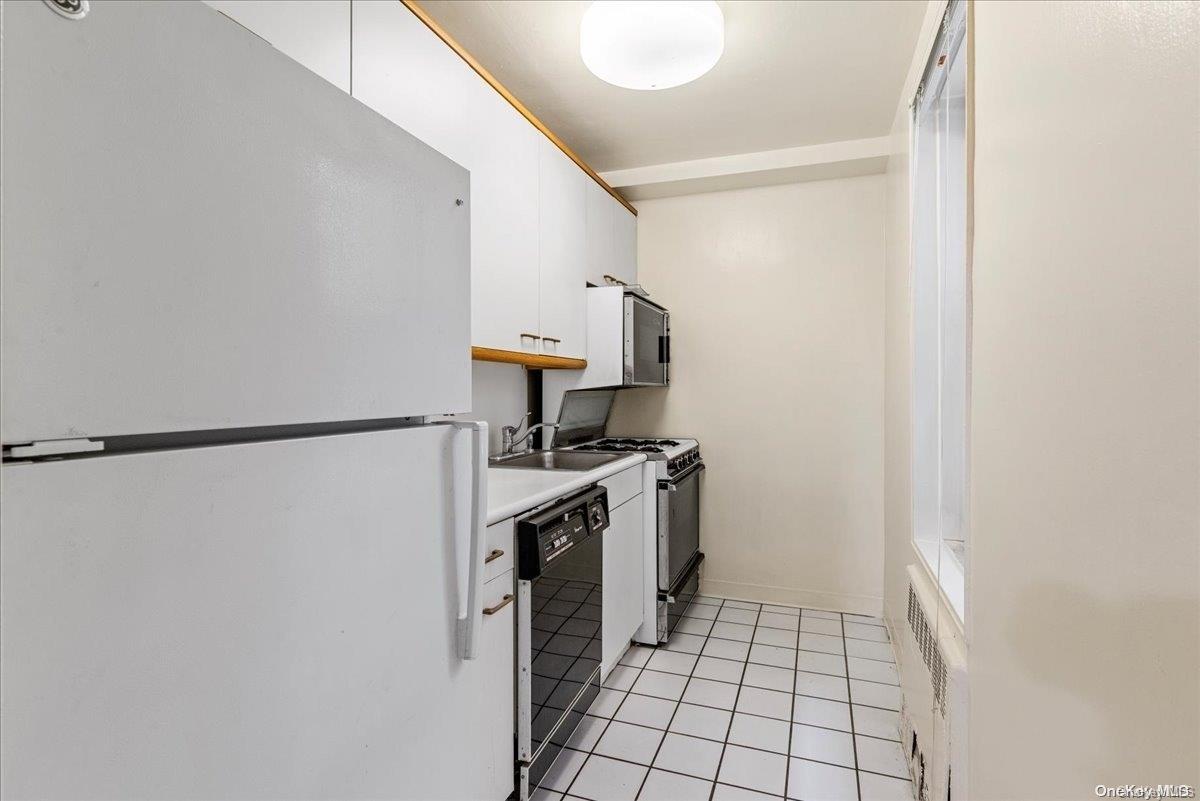 140-18 Burden Crescent 106 Property Photo 7
